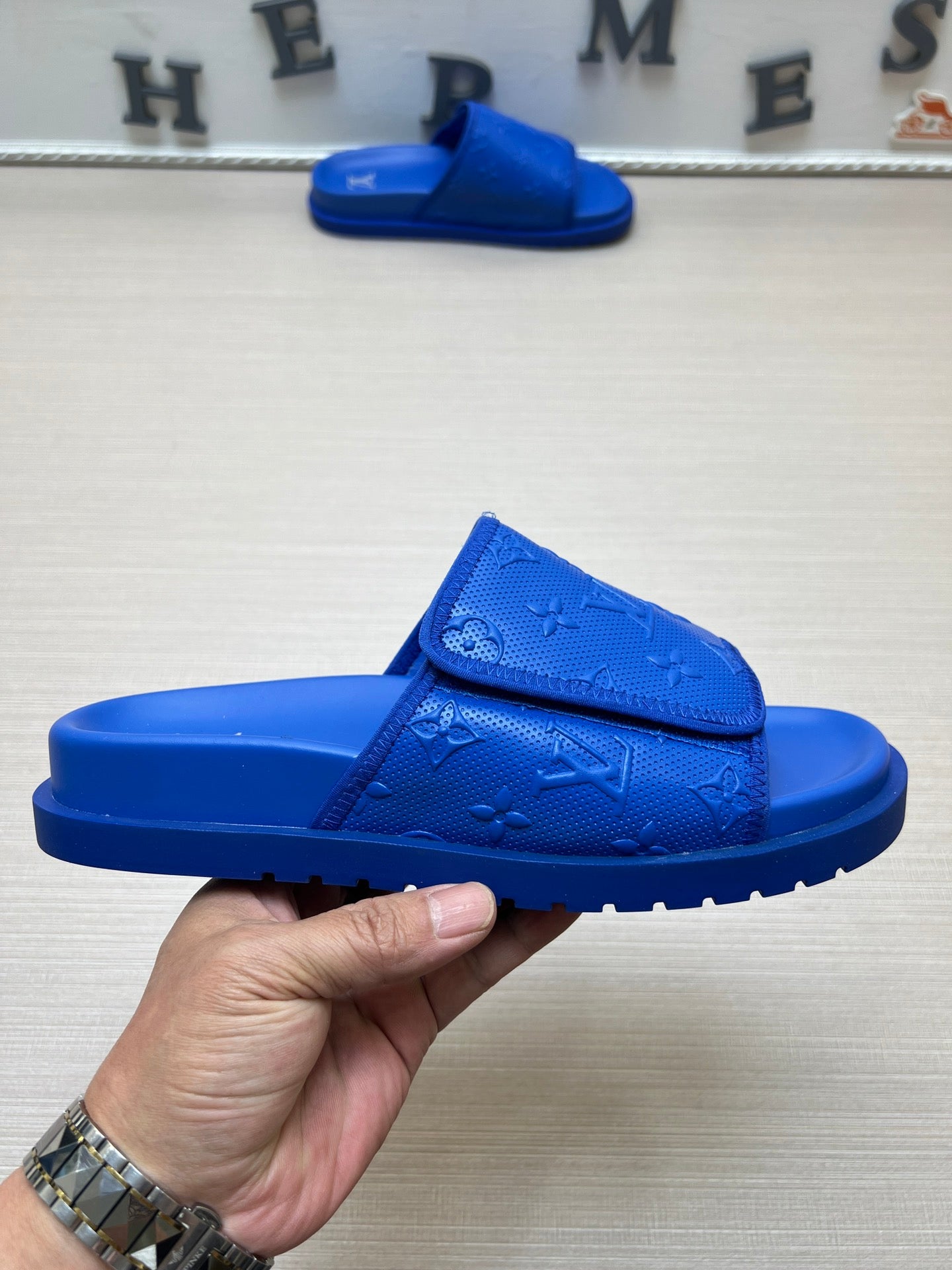 54E112ZDE Stylish slippers