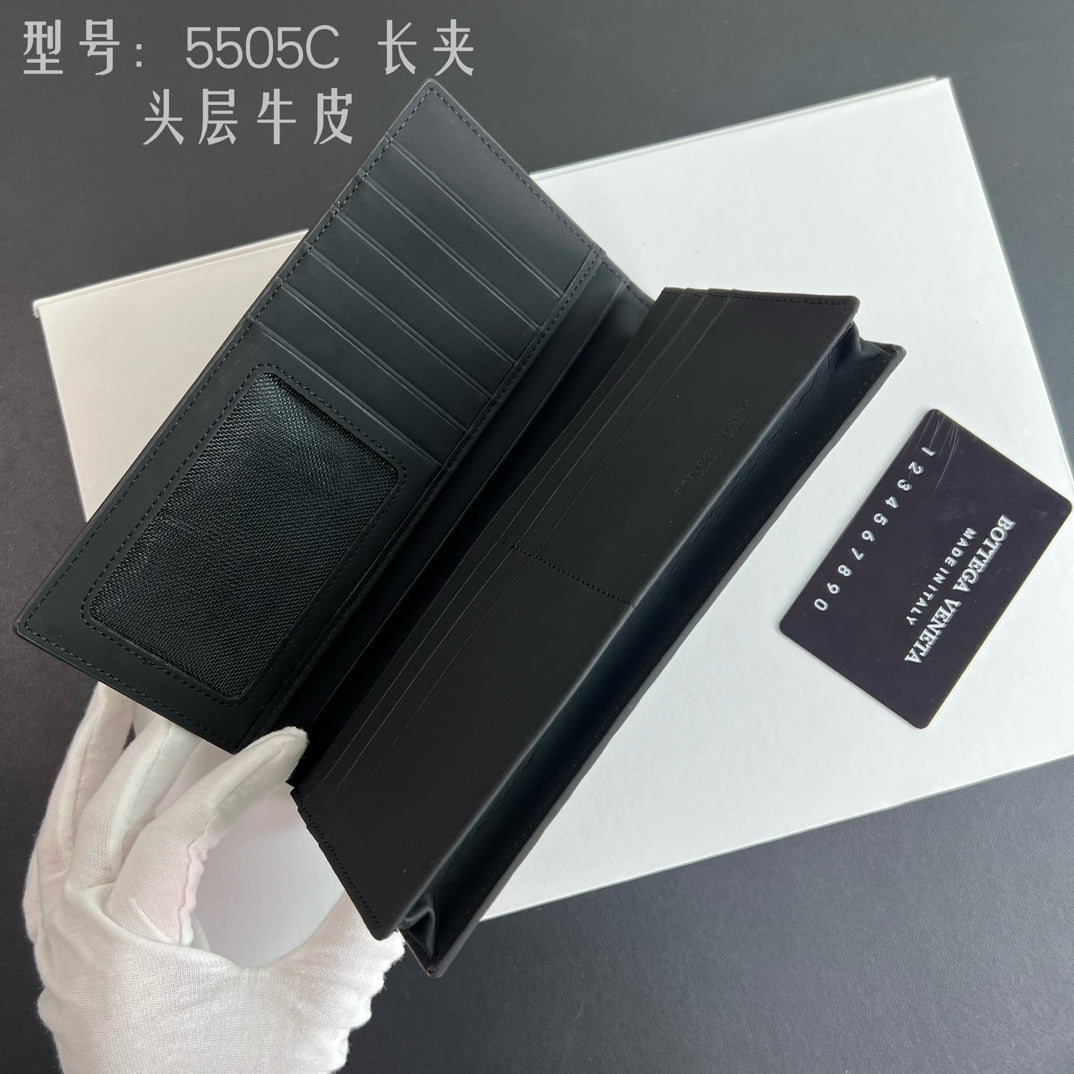 1XA82BDE Stylish leather wallet