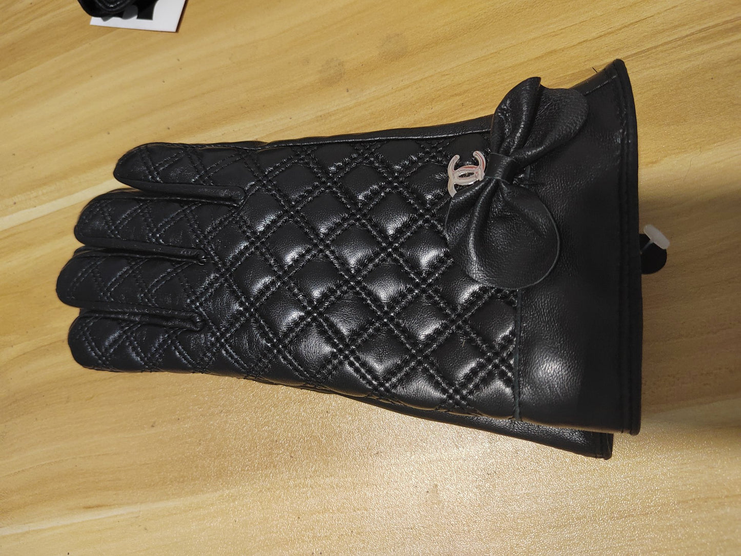 24C79SDE Stylish gloves
