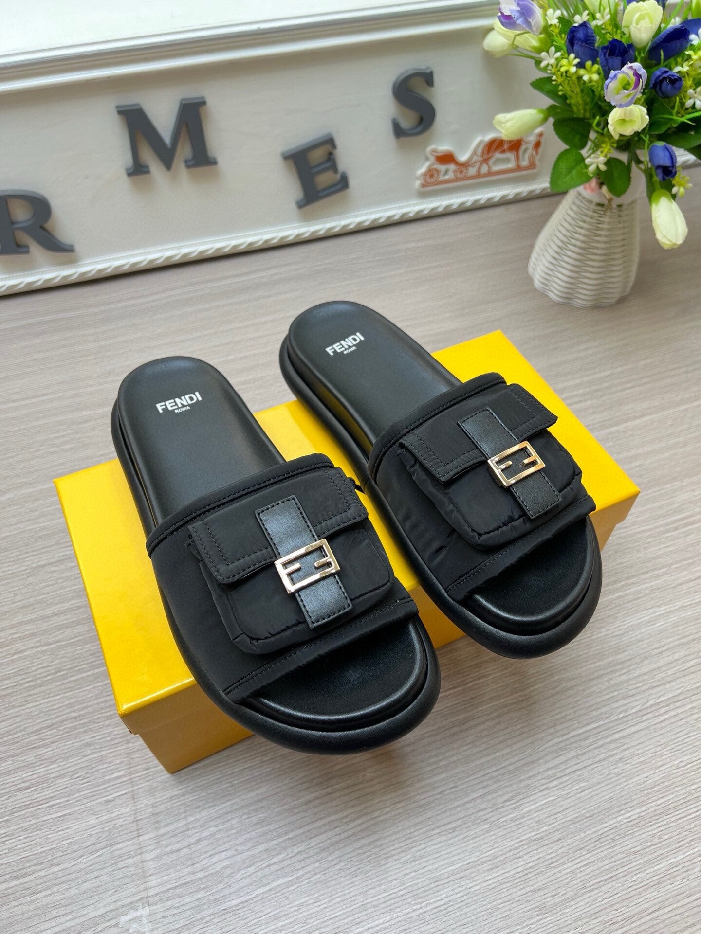 54F125ZDE Stylish slippers