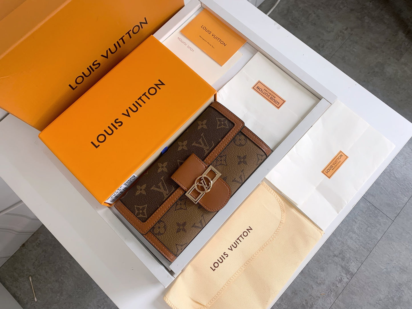 155NE33BDE Stylish leather wallets