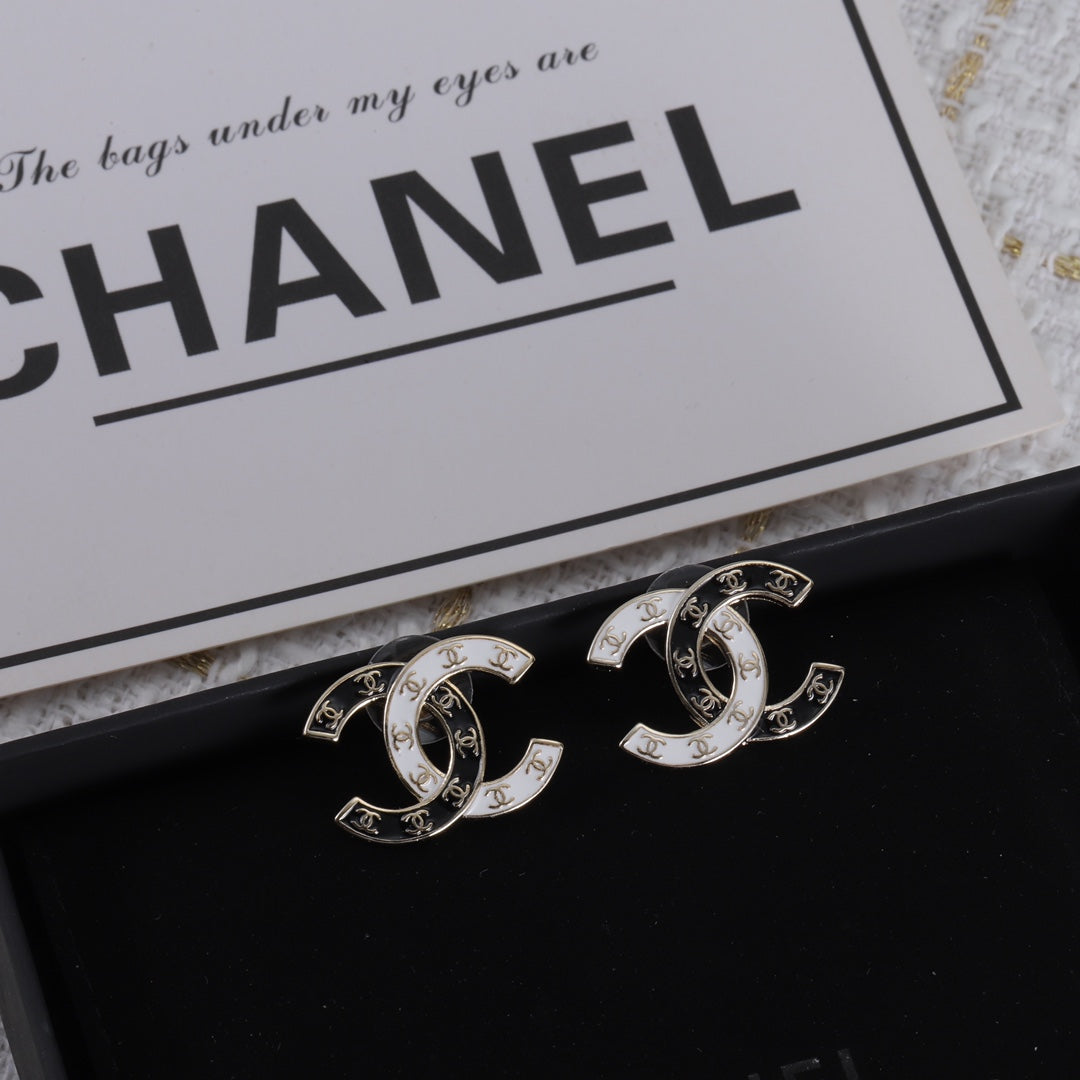 14C14EDE Stylish Earrings