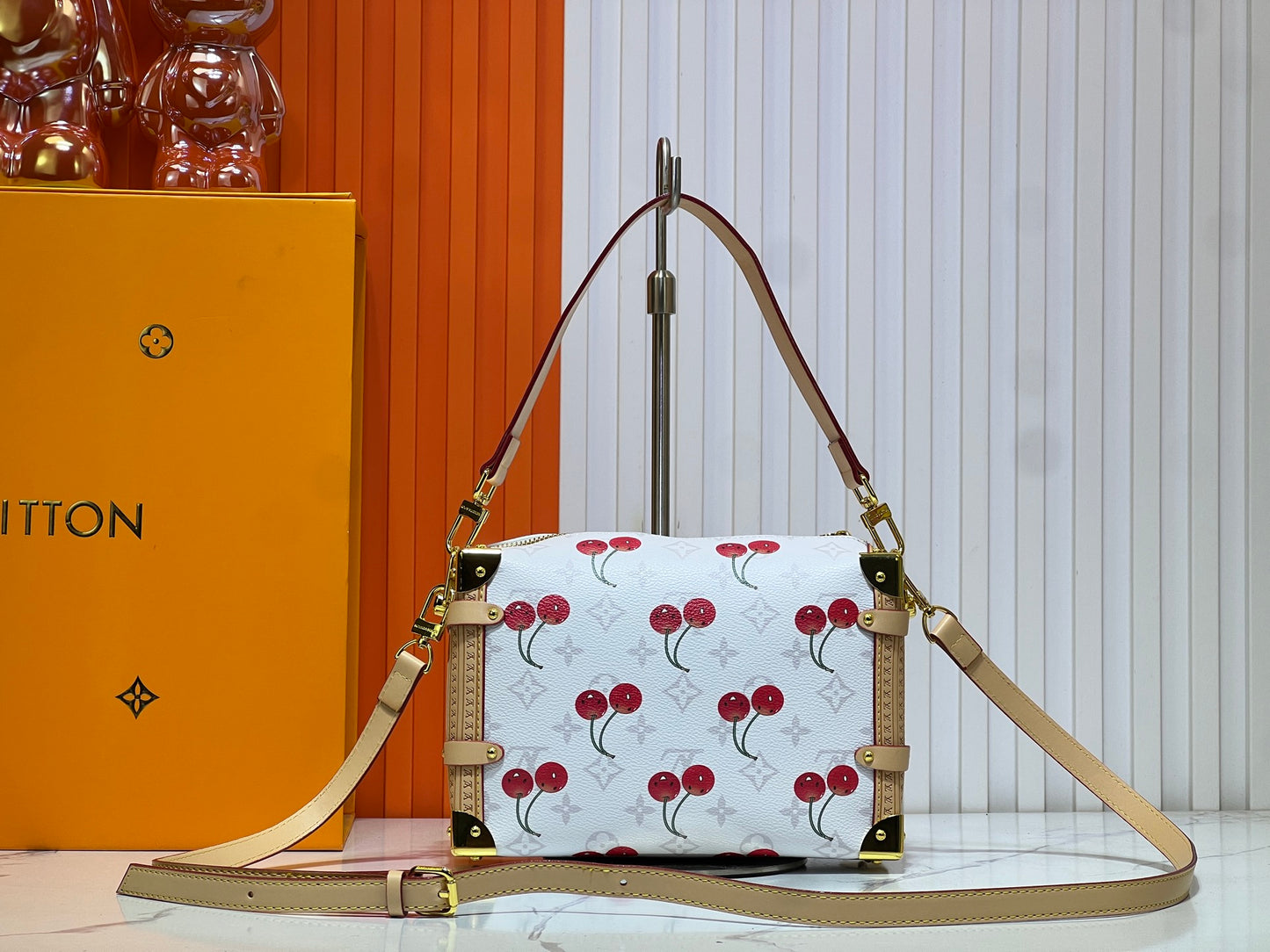 155NE18BDE Stylish leather bag