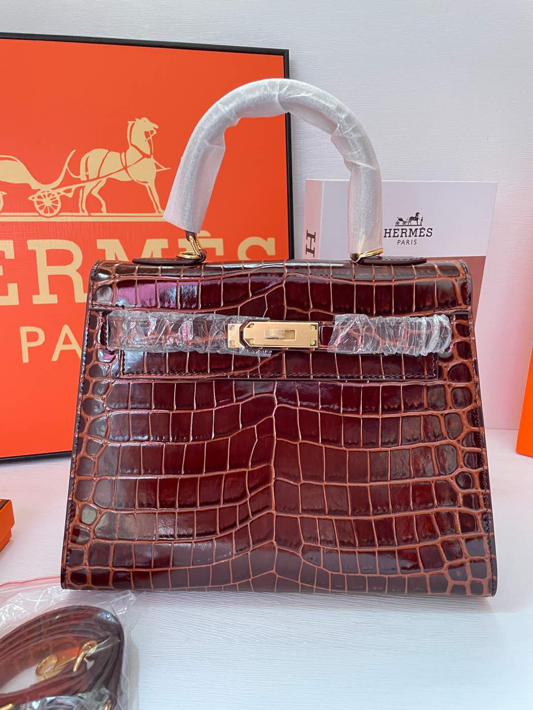 2WH28BDE Stylish leather bag