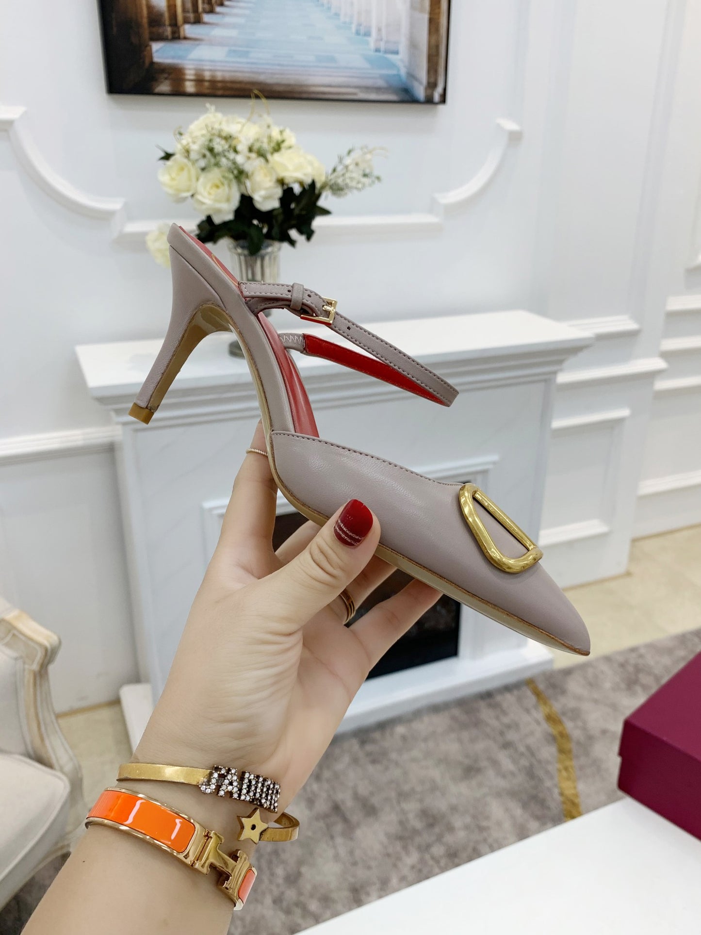 2YVL28ZDE Stylish leather  High heels