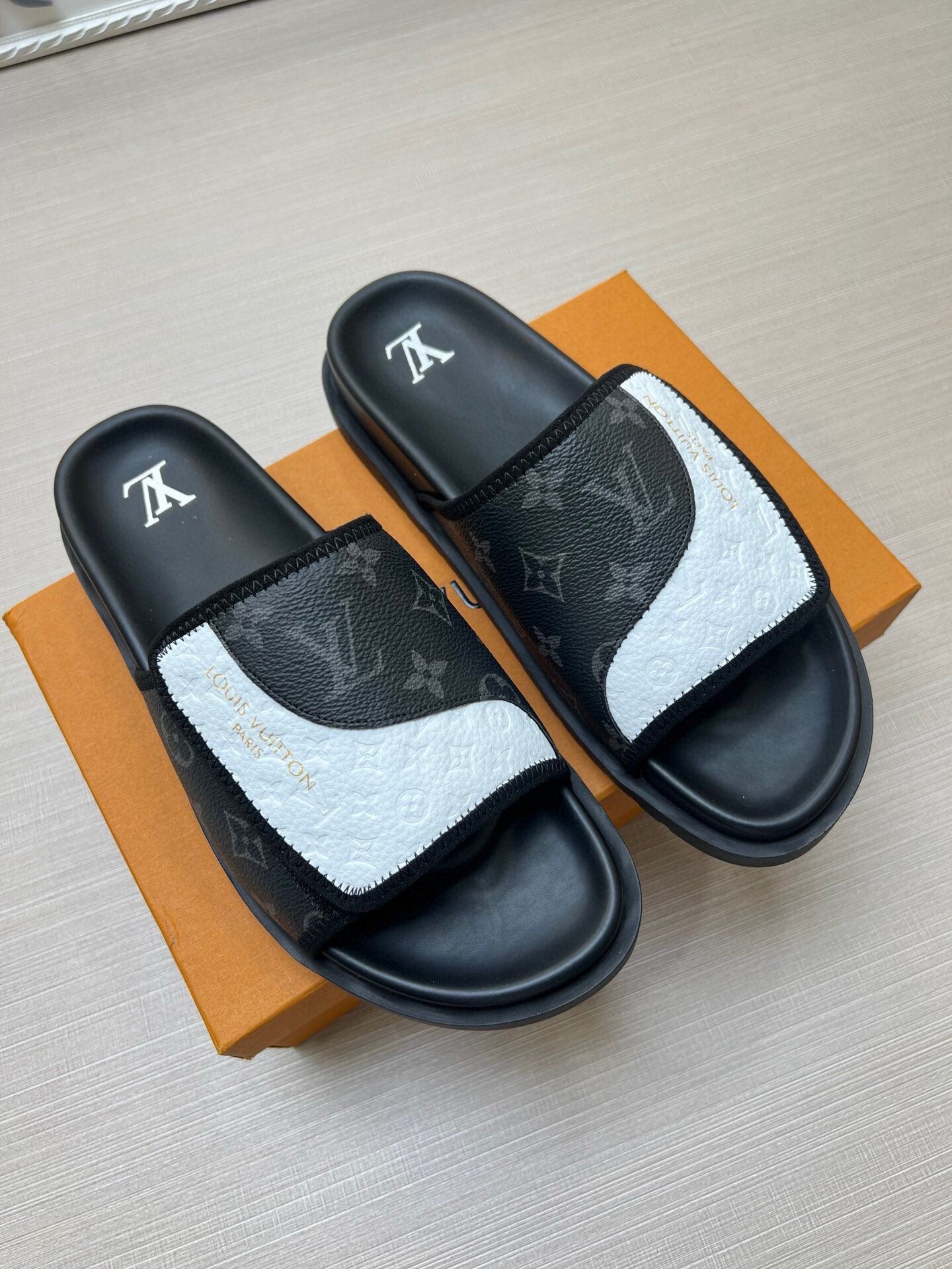 5WE250ZDE Stylish Slippers