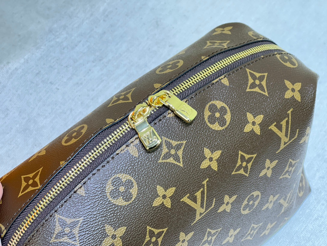 1XE61BDE Stylish leather bag