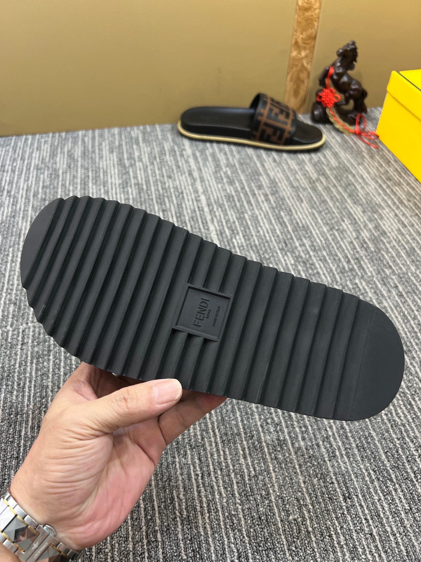 5XF105ZDE Stylish Slippers