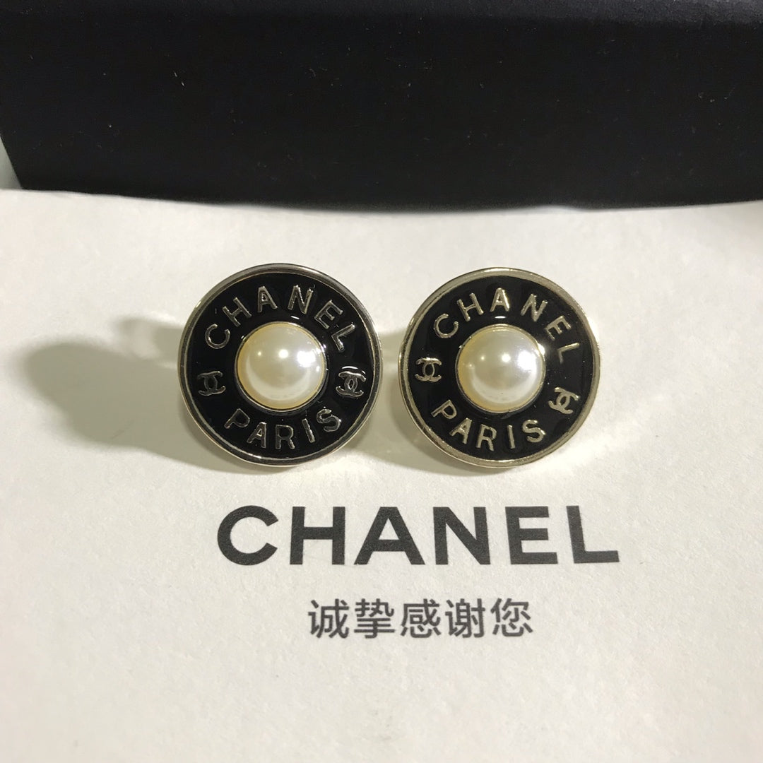 14C21EDE Stylish Earrings