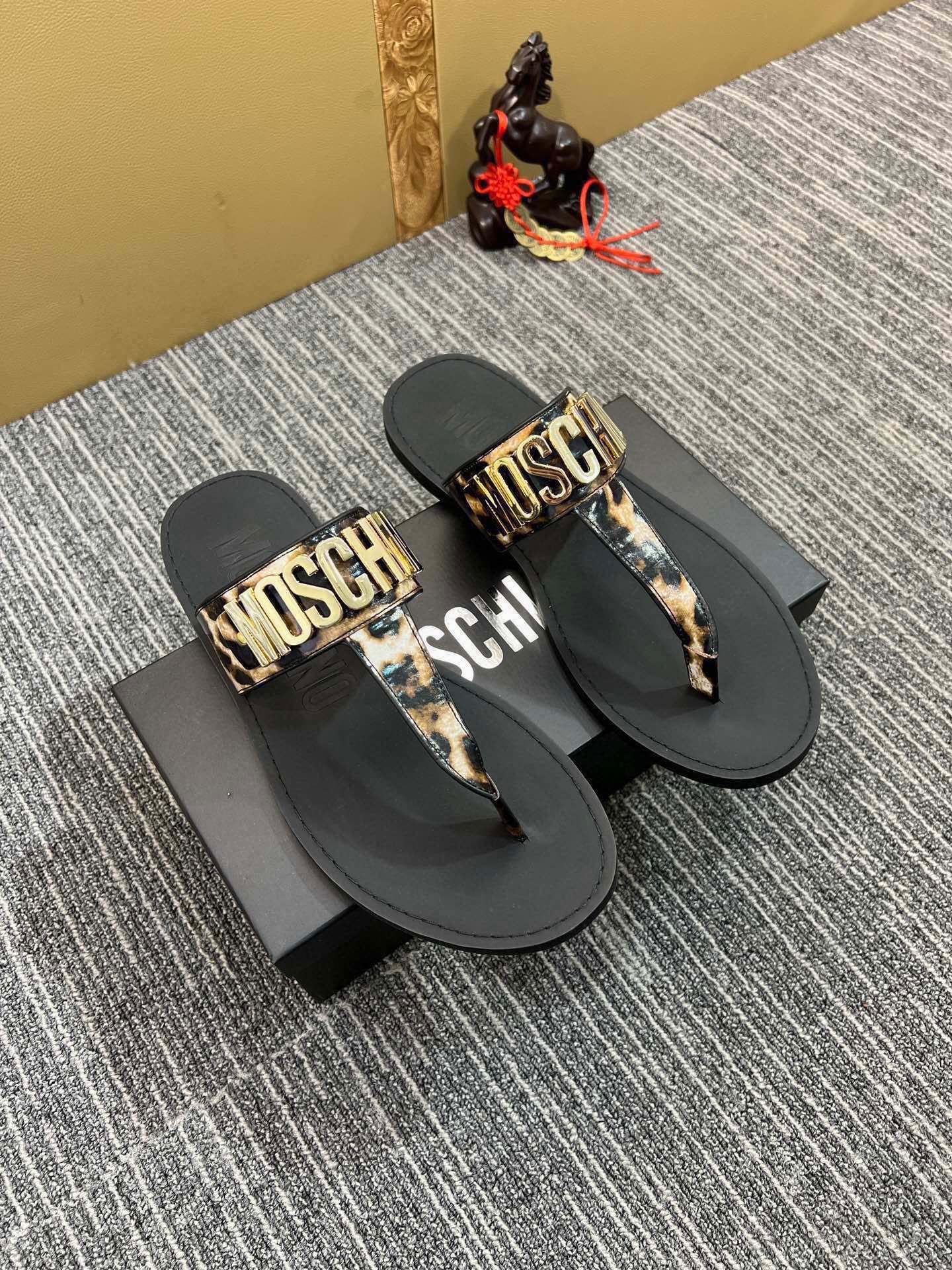 54A118ZDE Stylish slippers