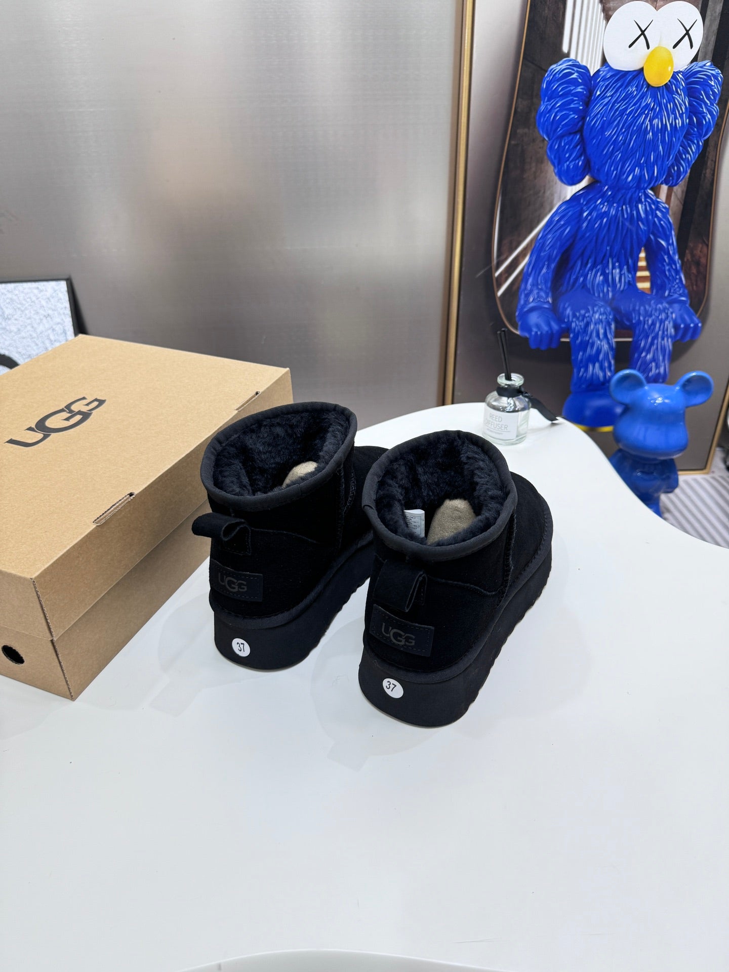 1LU9ZDE Stylish snow boots
