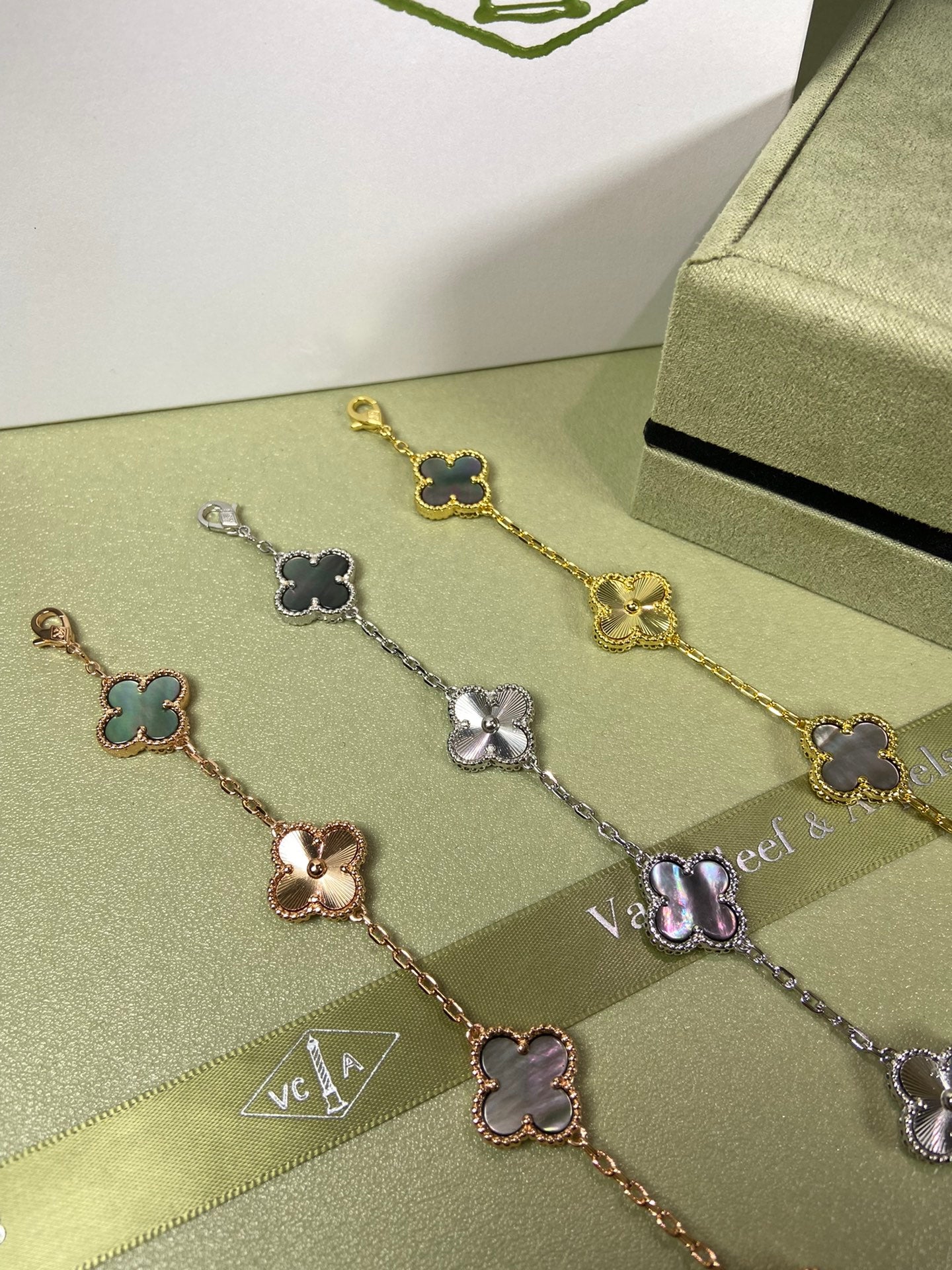 5XVA181KDE Stylish bracelets  5 flowers normal size1.5cm flower