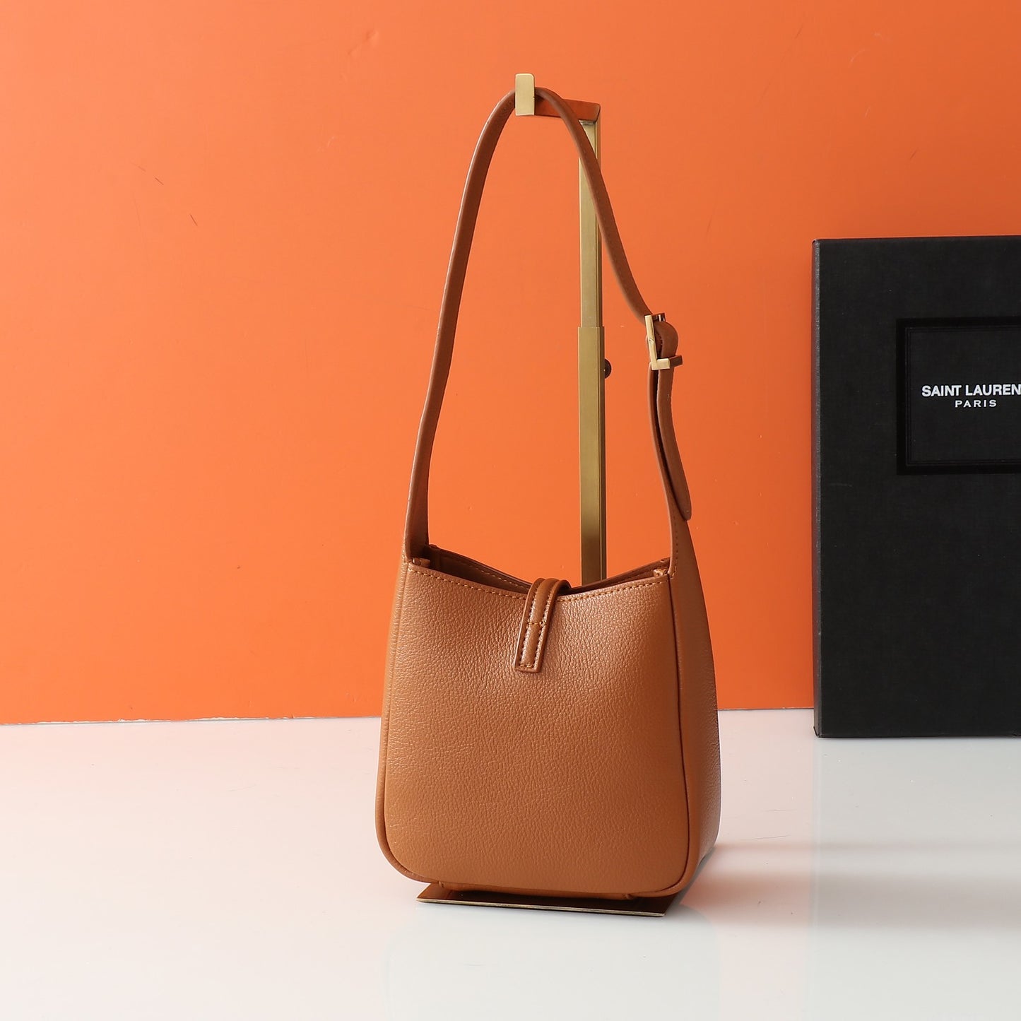 165NSL116BDE Stylish leather bag