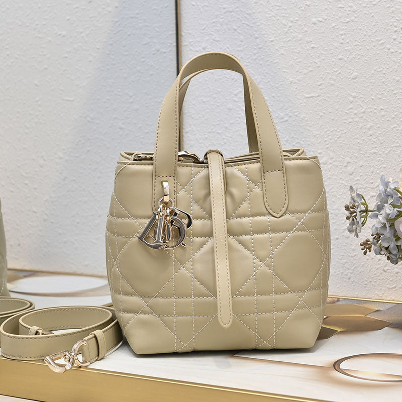 2WD17BDE Stylish leather bag