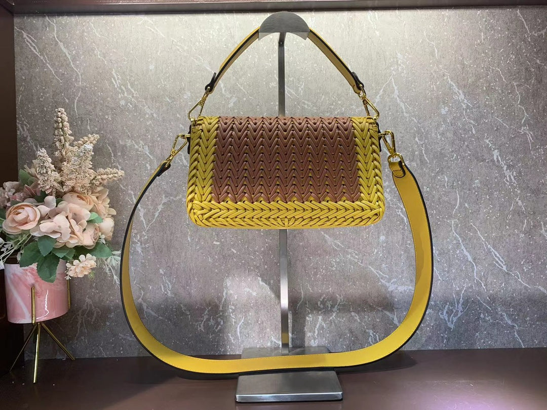 155NF11BDE Stylish leather bag