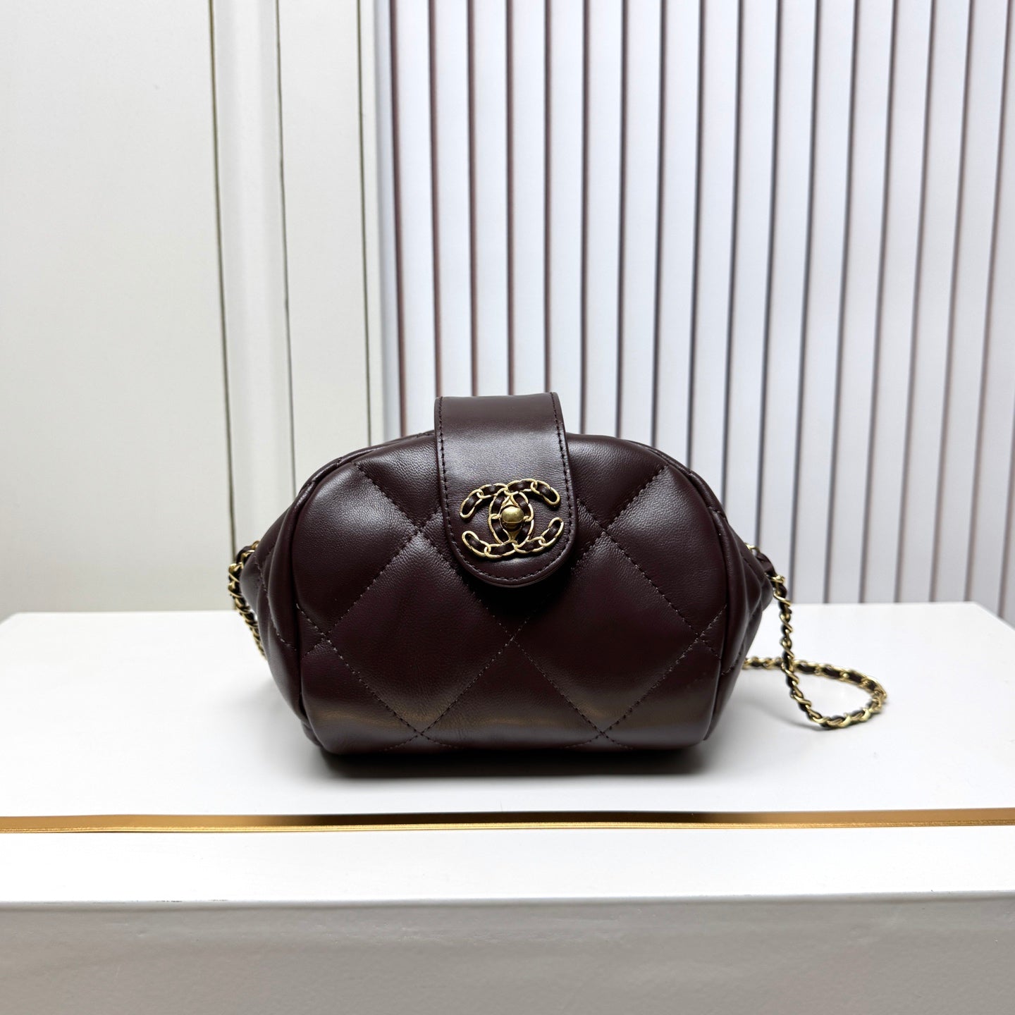 15RC49BDE Stylish leather bag