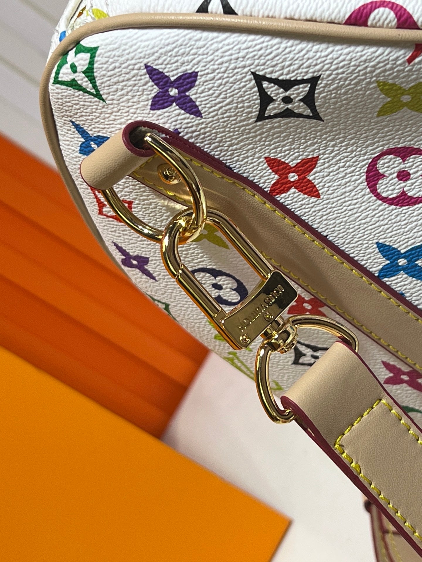 155XE14BDE Stylish Luggage bags )
