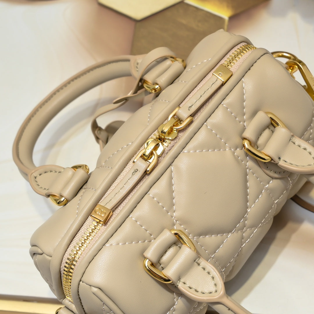 2WD32BDE Stylish leather bag