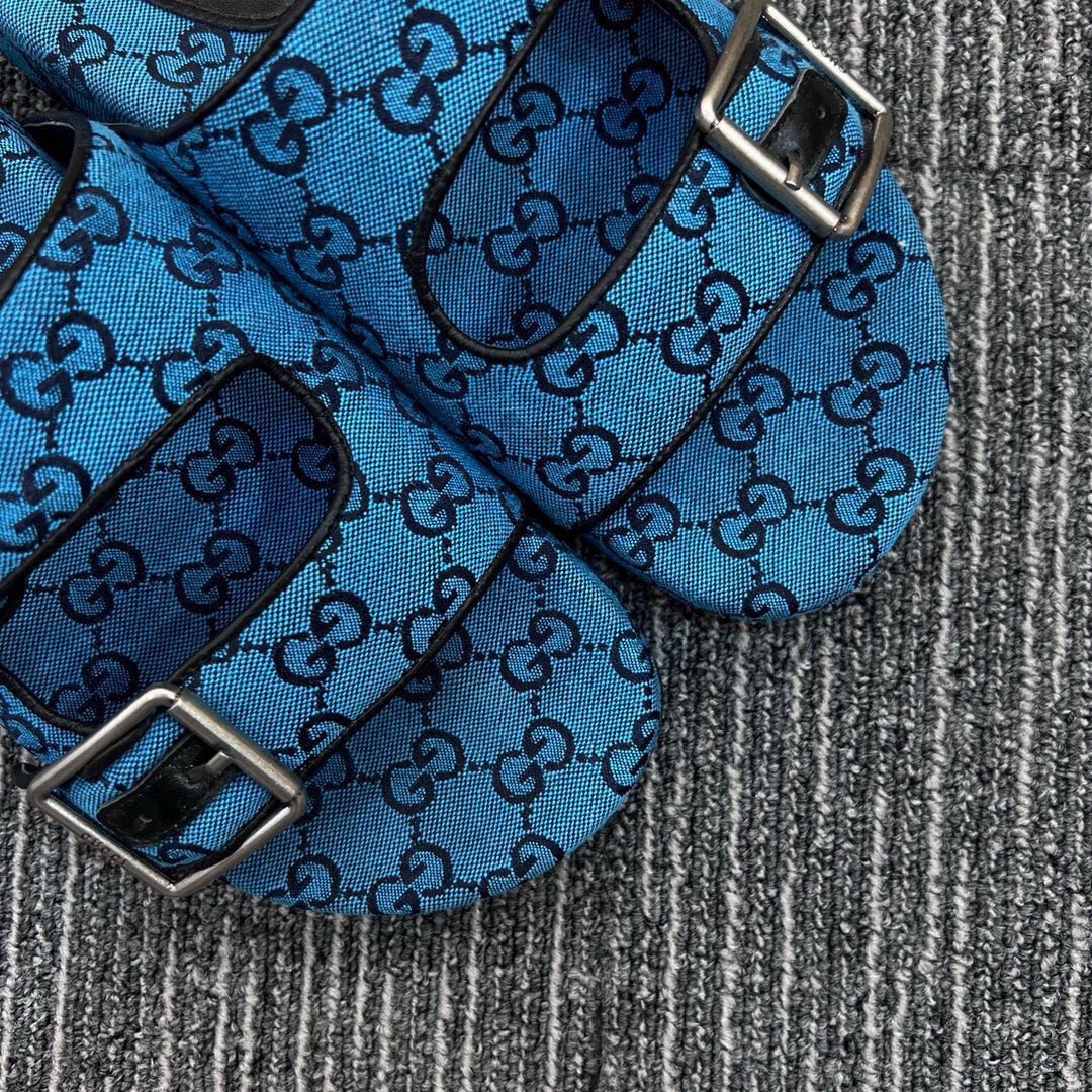 54B123ZDE Stylish slippers