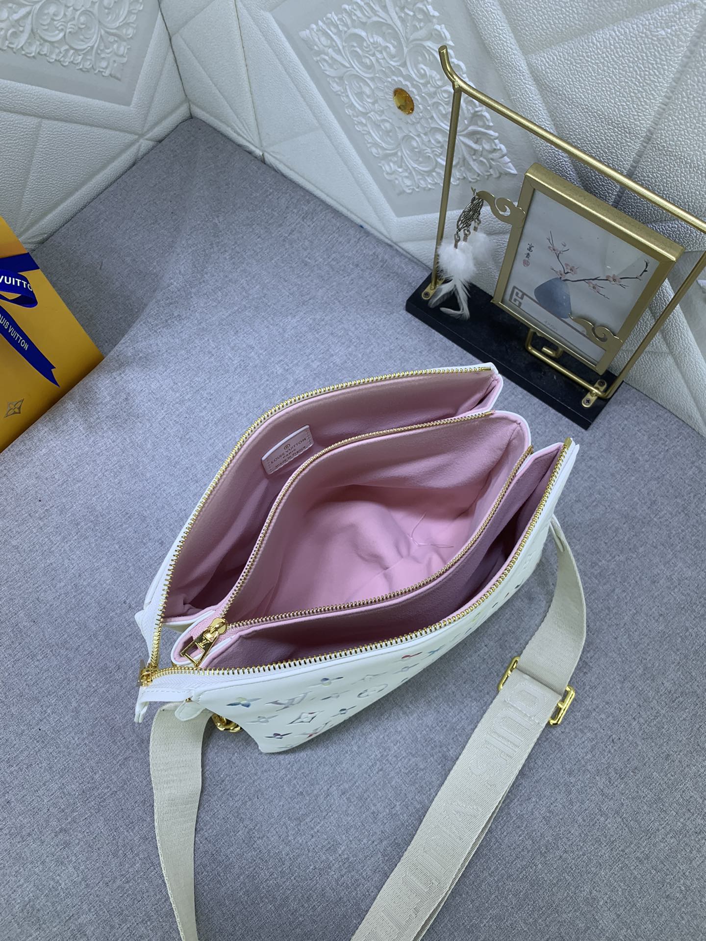 2XE39BDE Stylish leather bag 