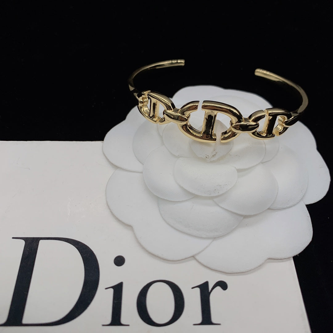 1YD465KDE Stylish Bracelets