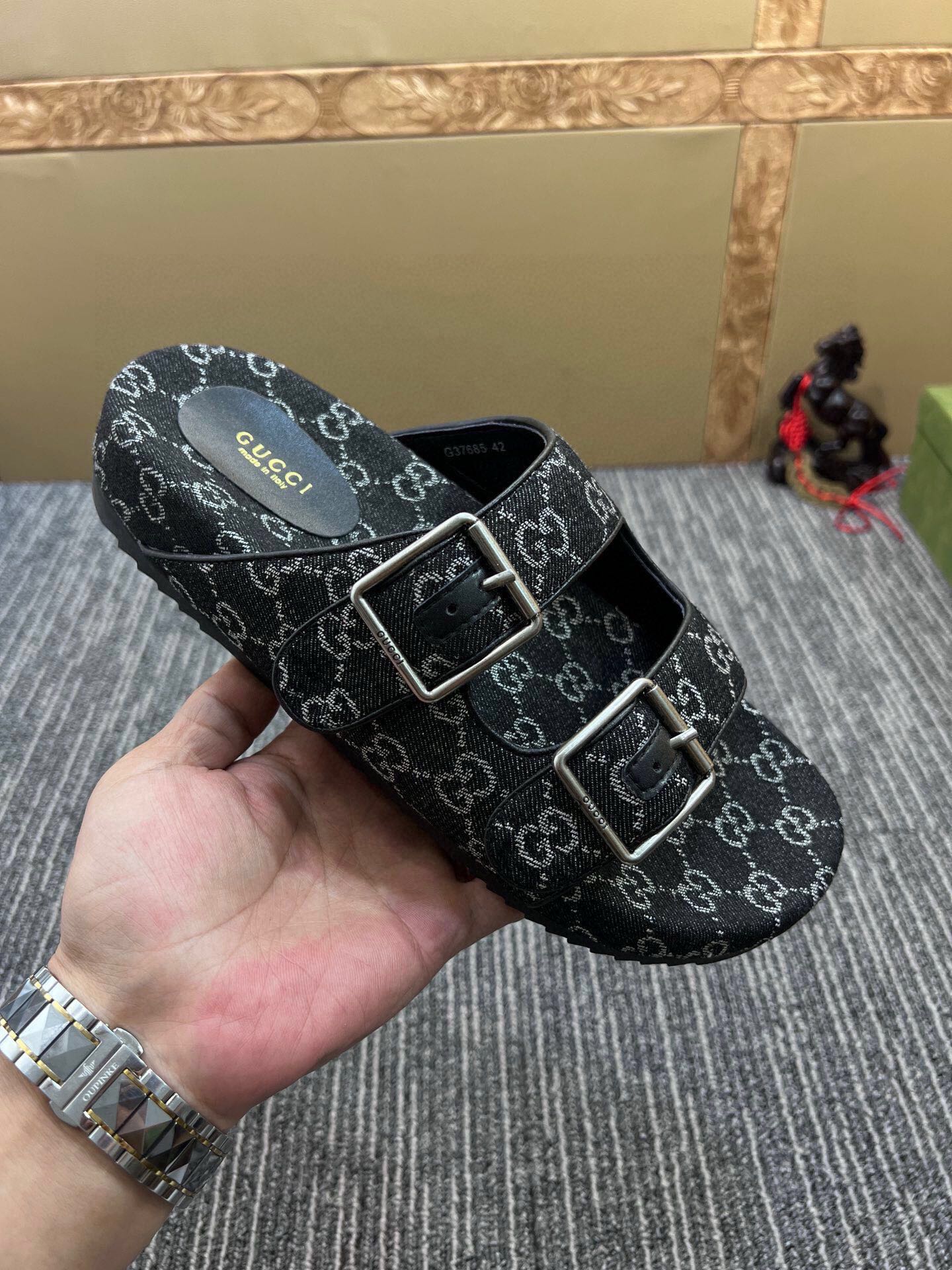 54B123ZDE Stylish slippers