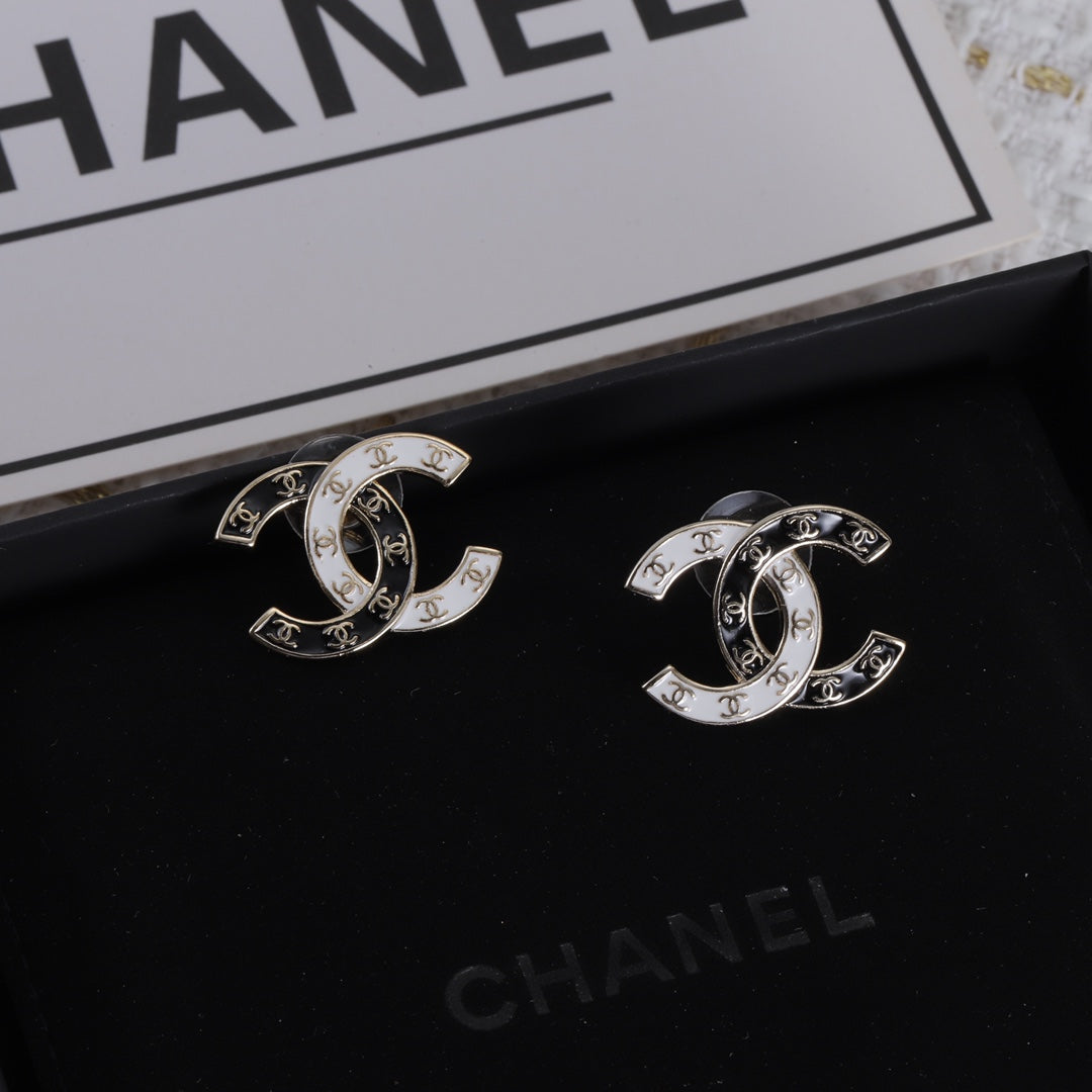 14C14EDE Stylish Earrings