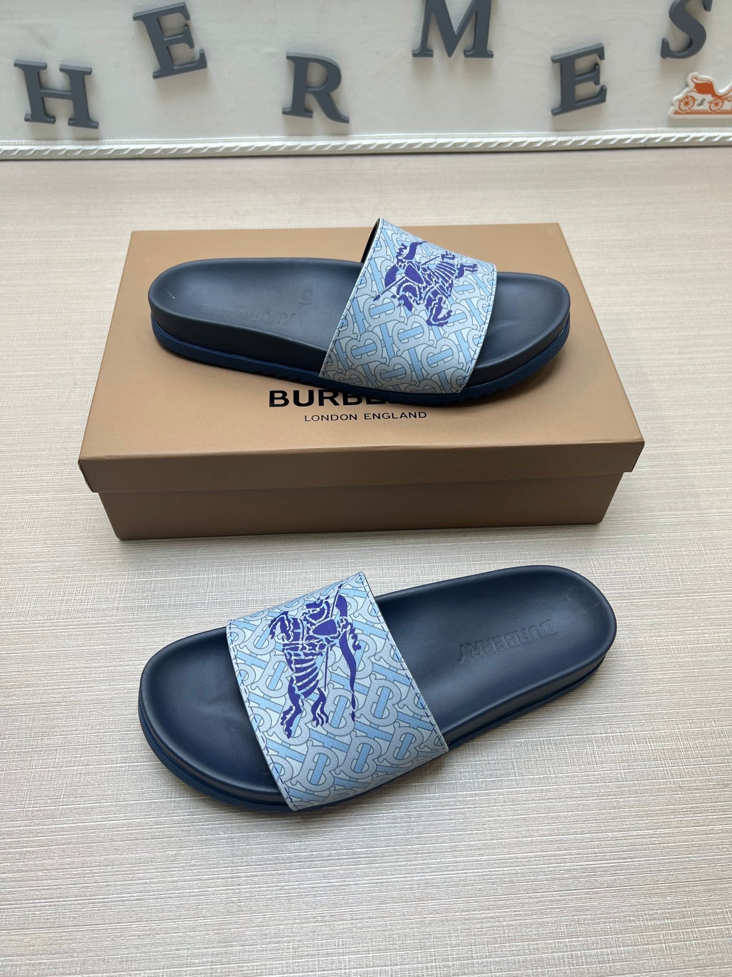 54R119ZDE Stylish slippers