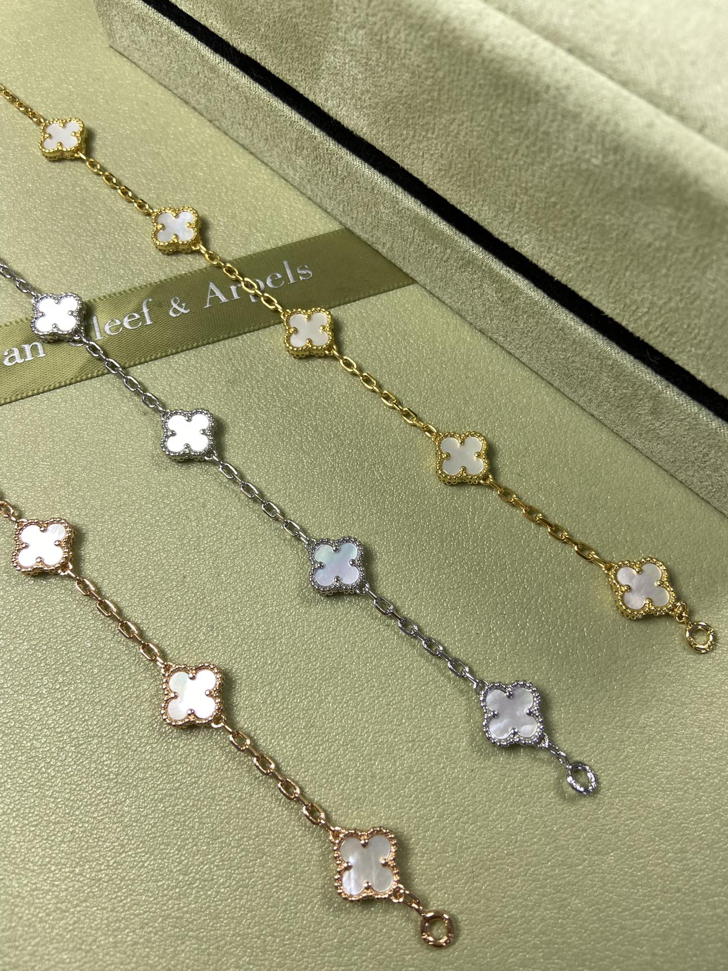 5XVA183KDE Stylishbracelets 6 flowers mini size 0.9cm flower