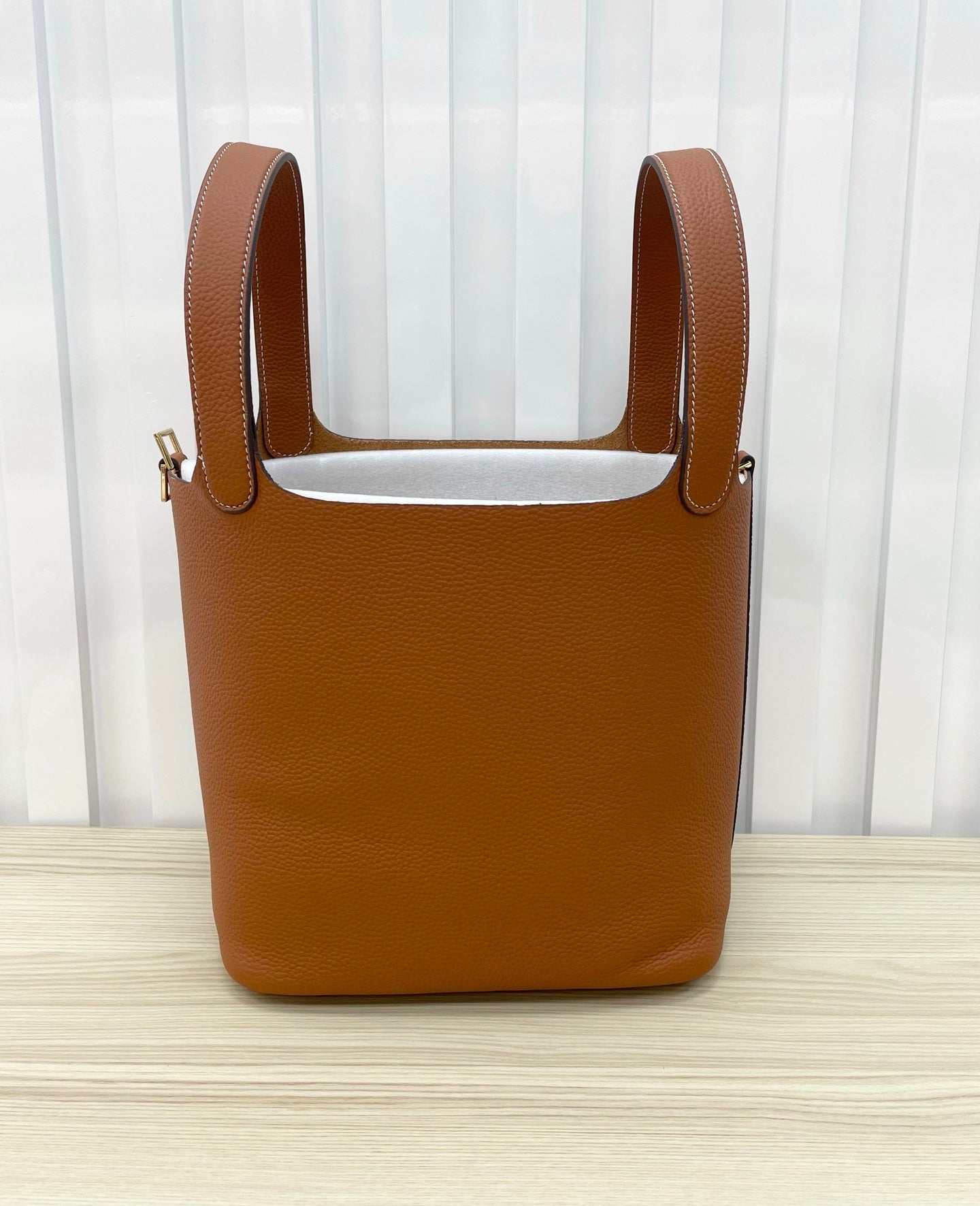 15RH6BDE Stylish leather bag