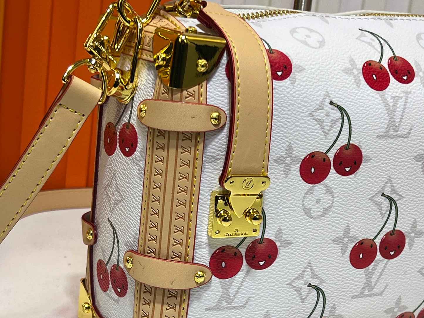 155NE18BDE Stylish leather bag