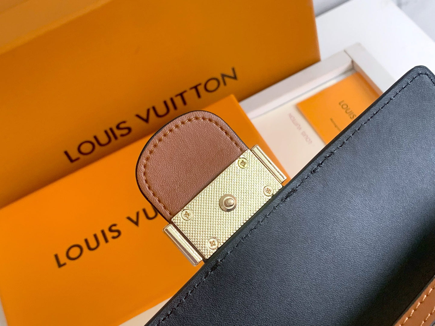 155NE33BDE Stylish leather wallets