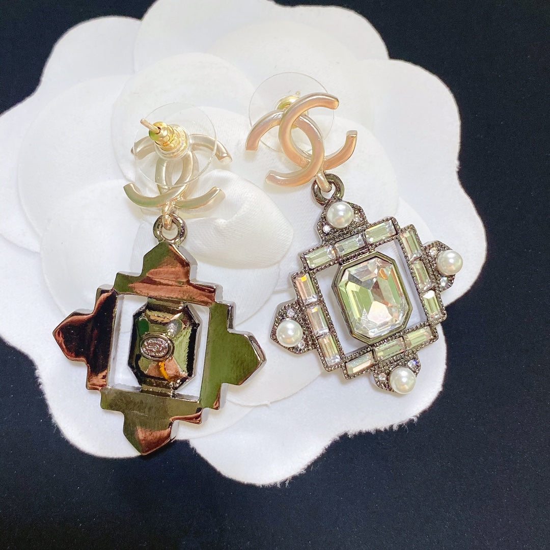 14C50EDE Stylish Earrings