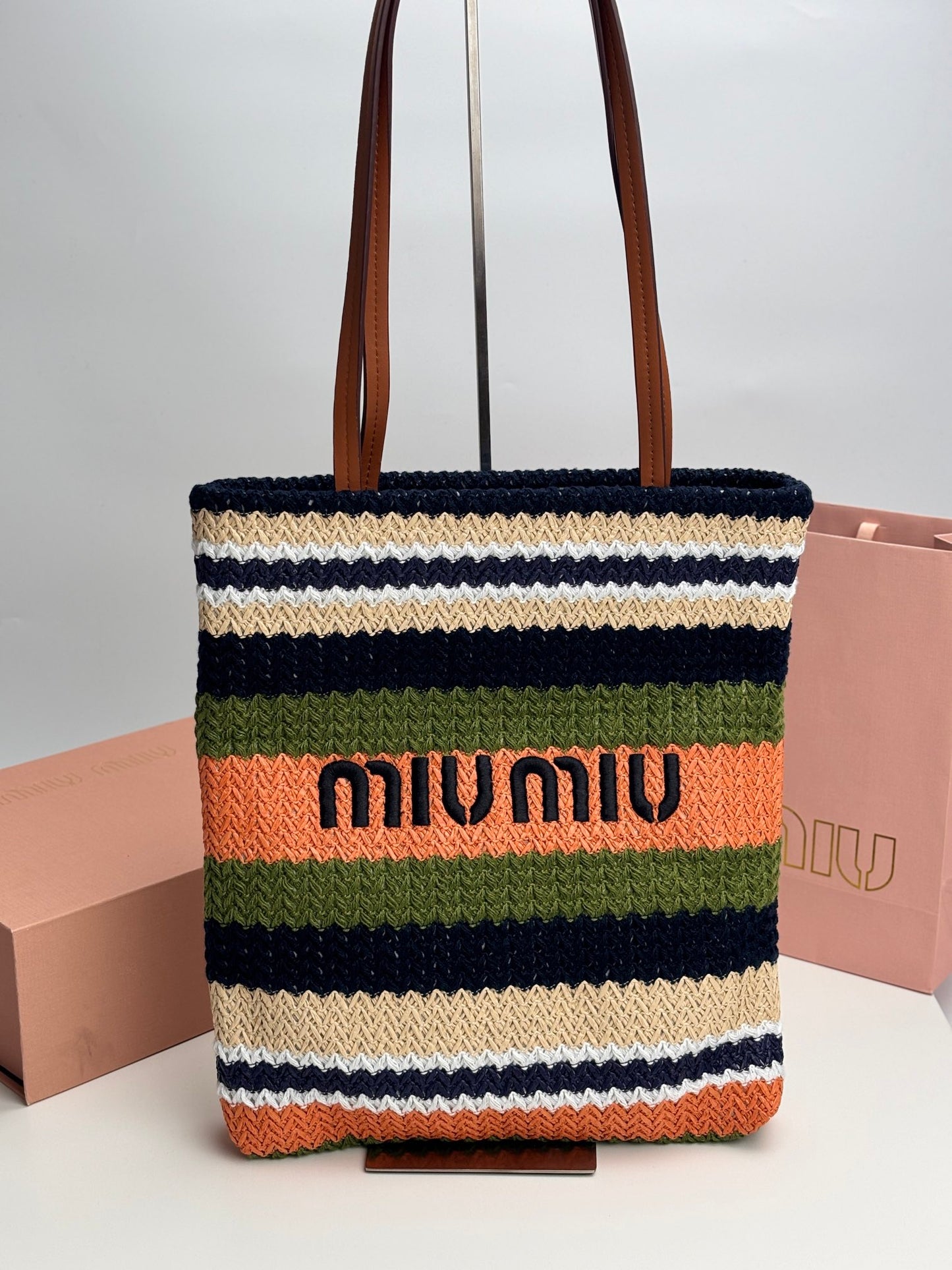 1XA77BDE Stylish Woven Bag