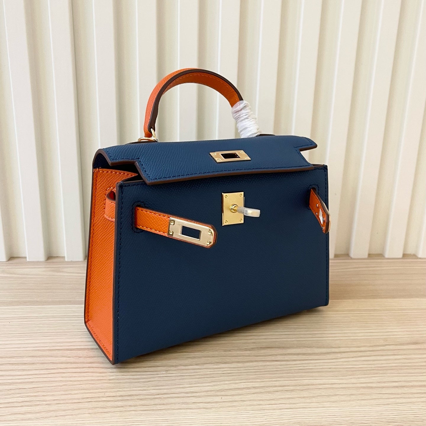 2WH25BDE Stylish leather bag