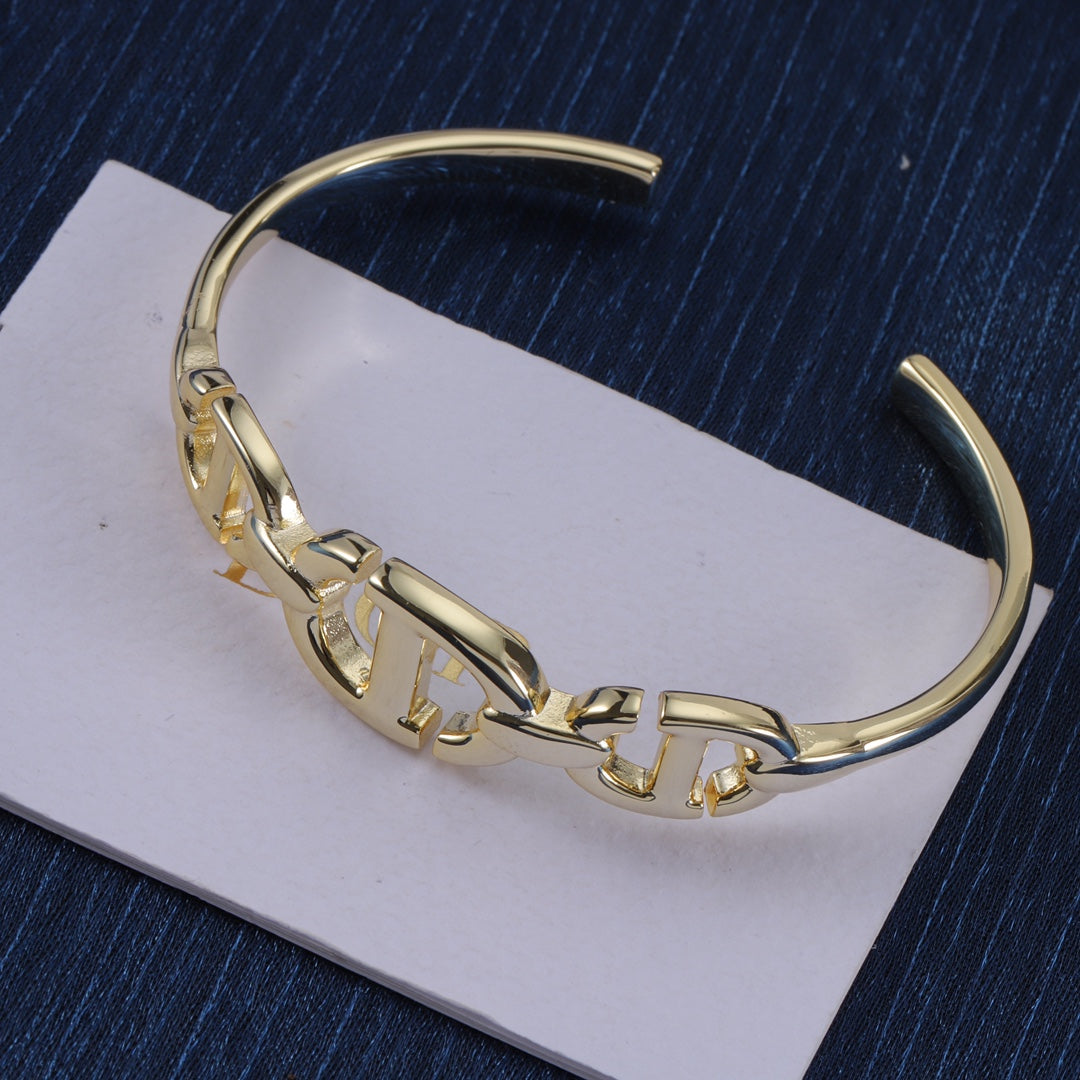 14D1067KDE Stylish Bracelets