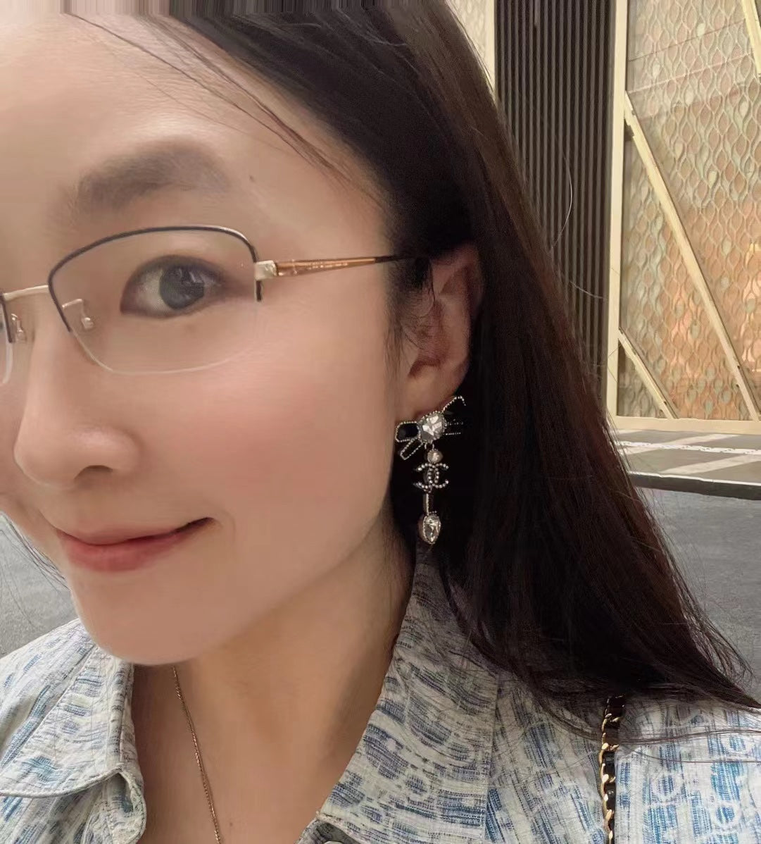 14C504EDE Stylish Earrings