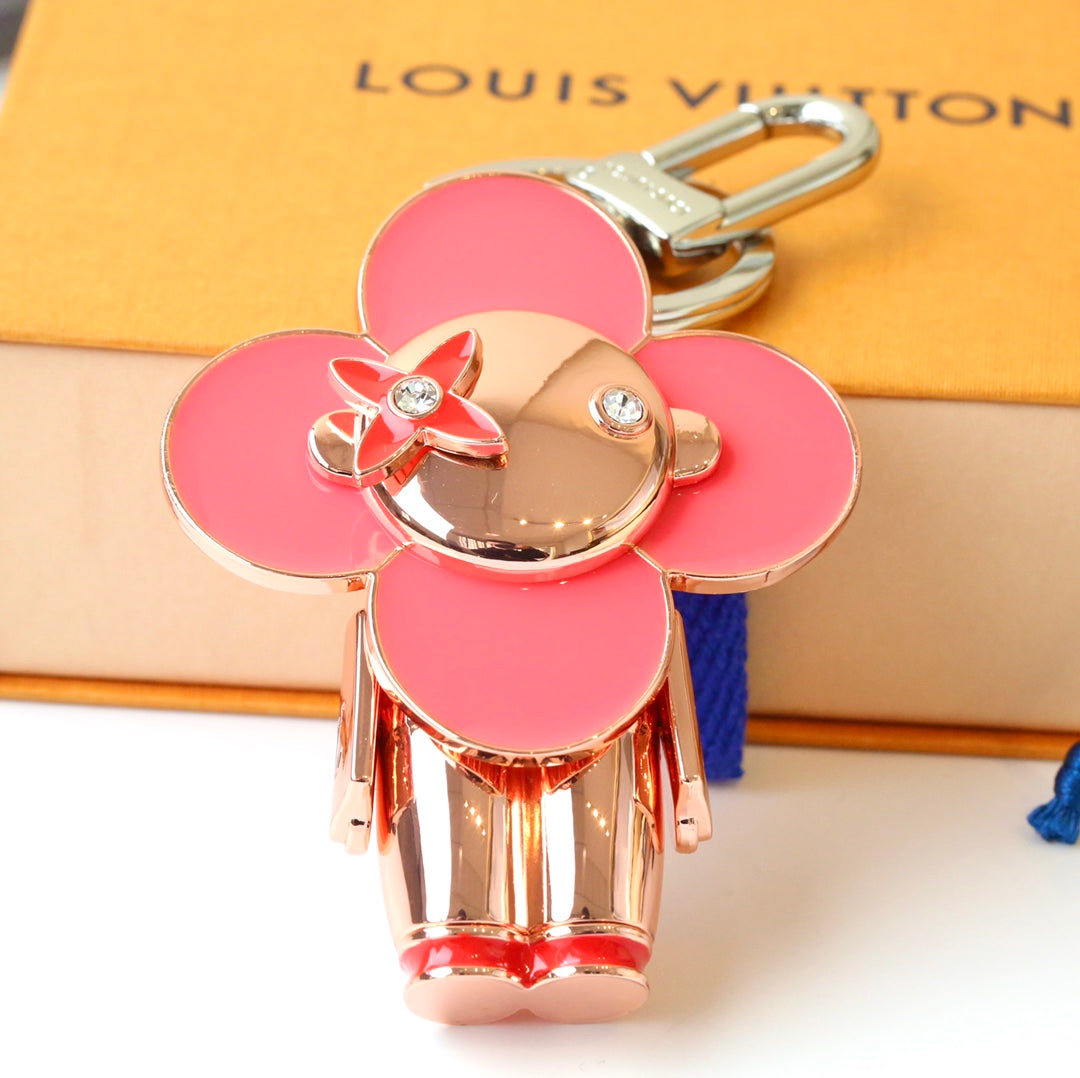 14E67ADE Stylish key closure