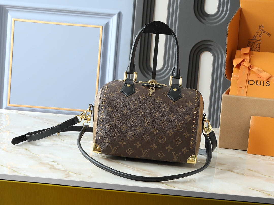 15RE52BDE Stylish leather bag