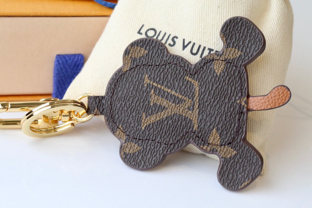3RE14ADE Stylish key closure