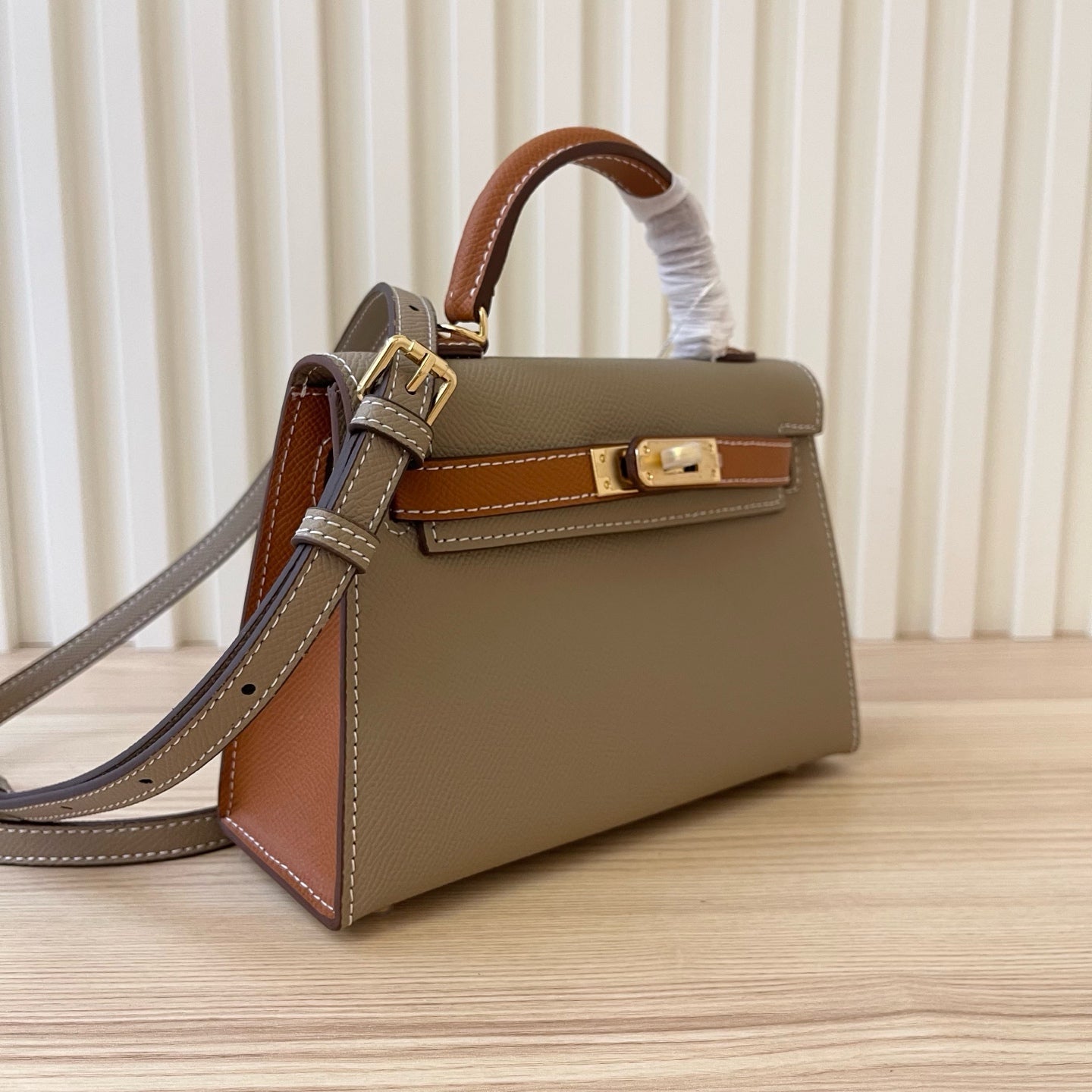 2WH25BDE Stylish leather bag