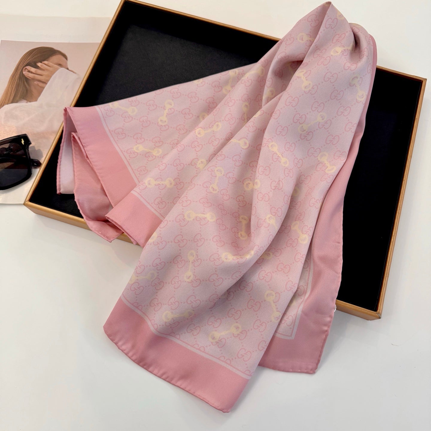 135ZB215WDE Stylish Silk Scarve