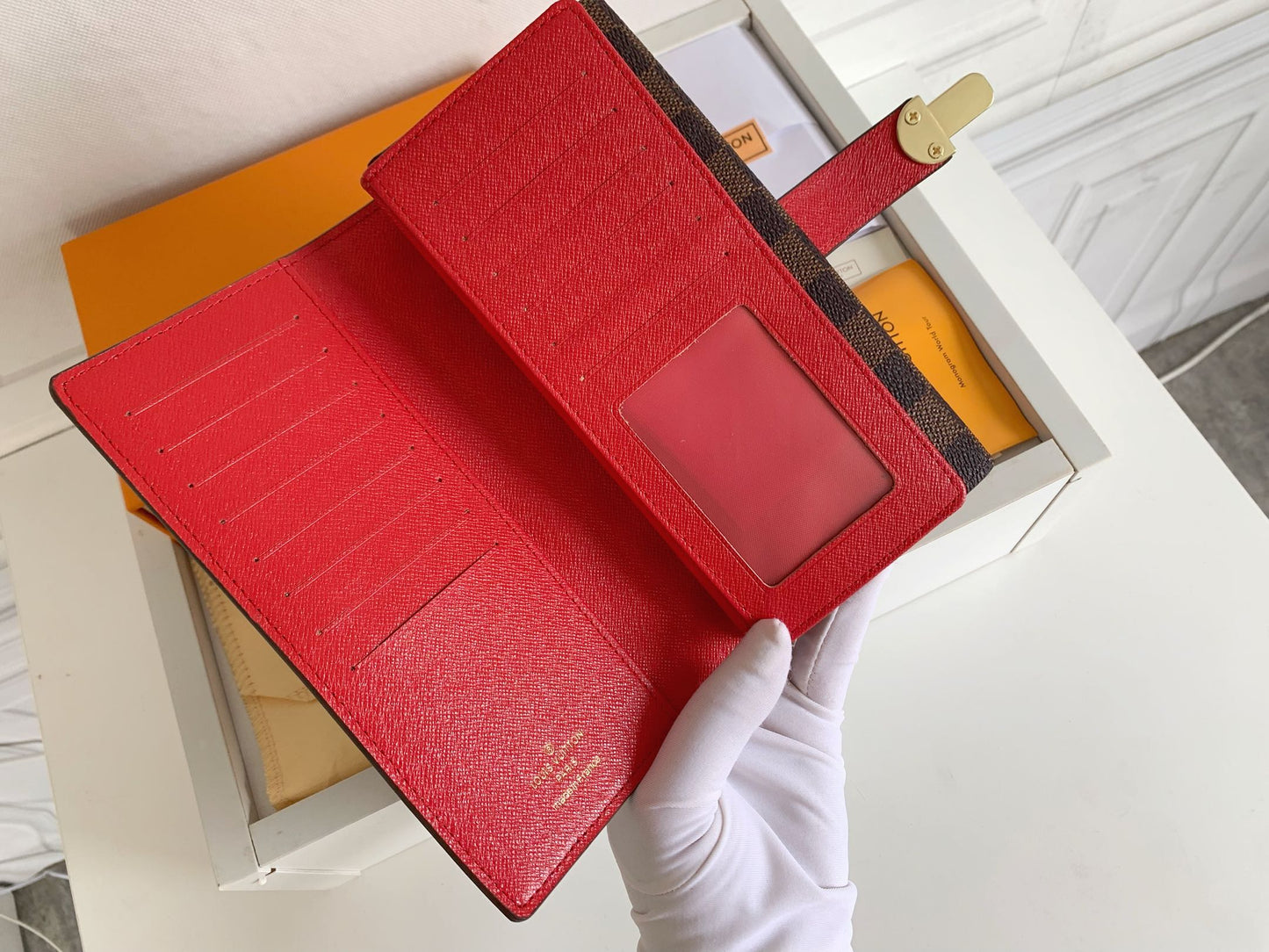 1XE73BDE Stylish leather wallets with package