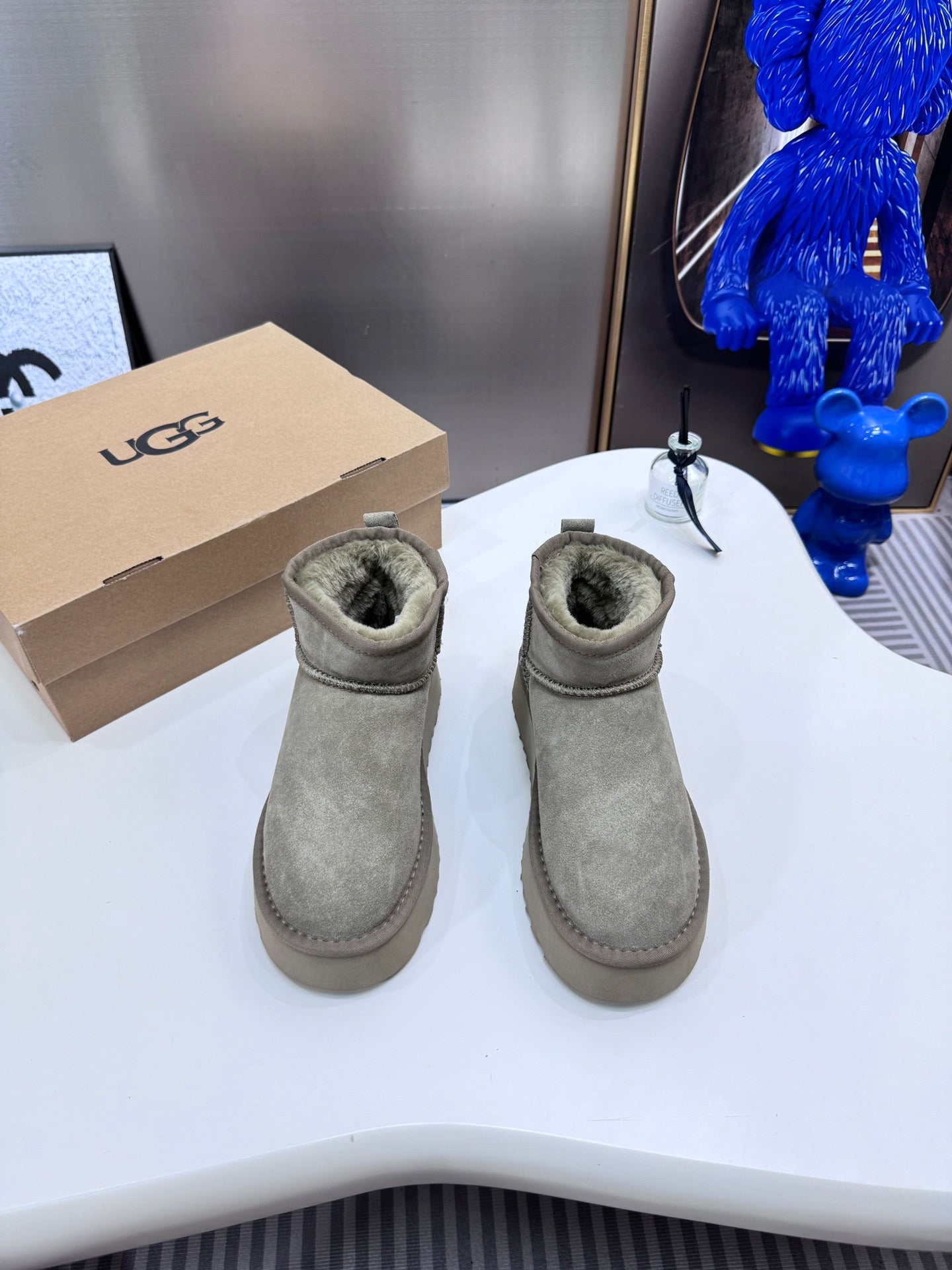 1LU9ZDE Stylish snow boots