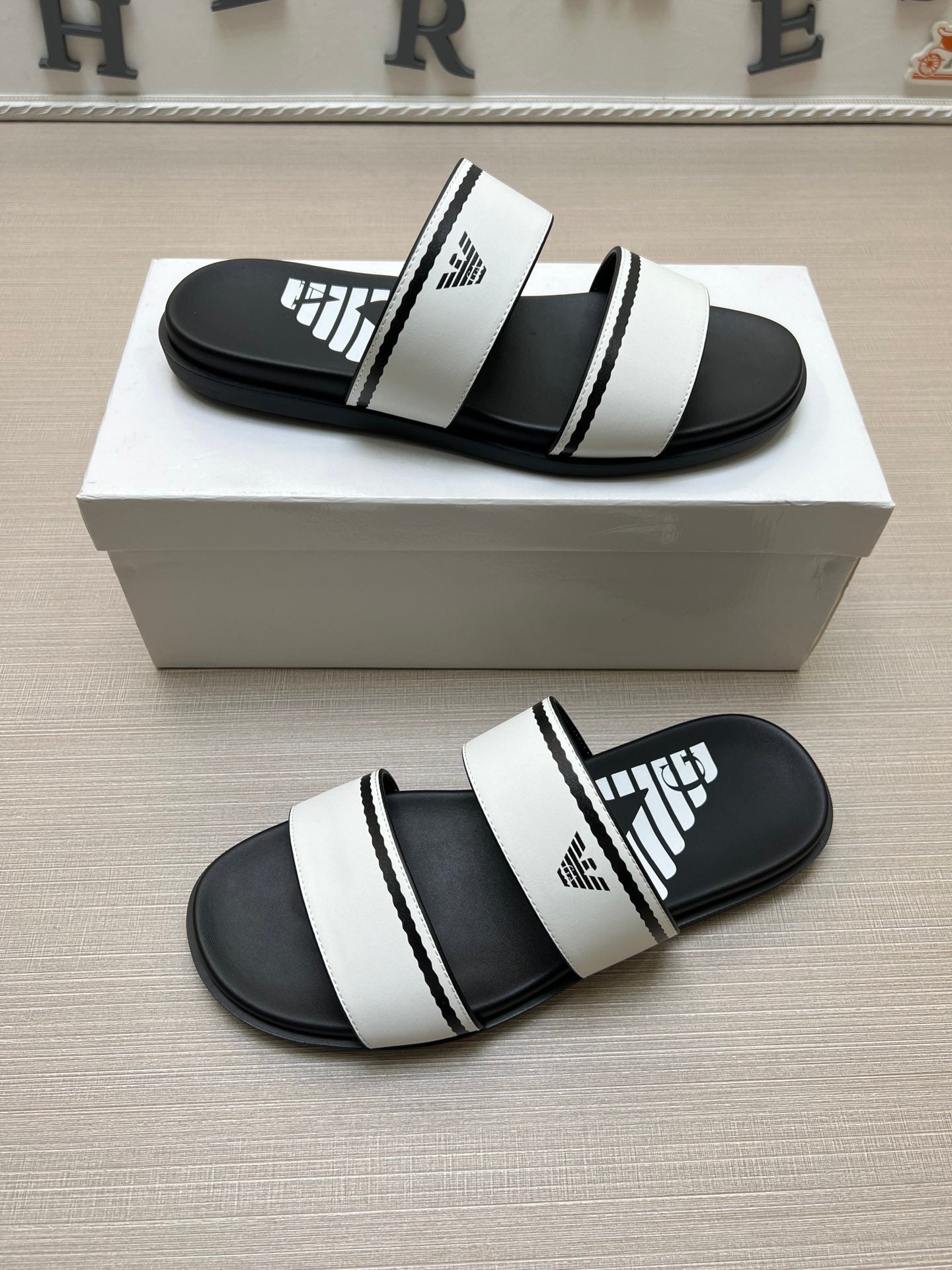 54A103ZDE Stylish slippers