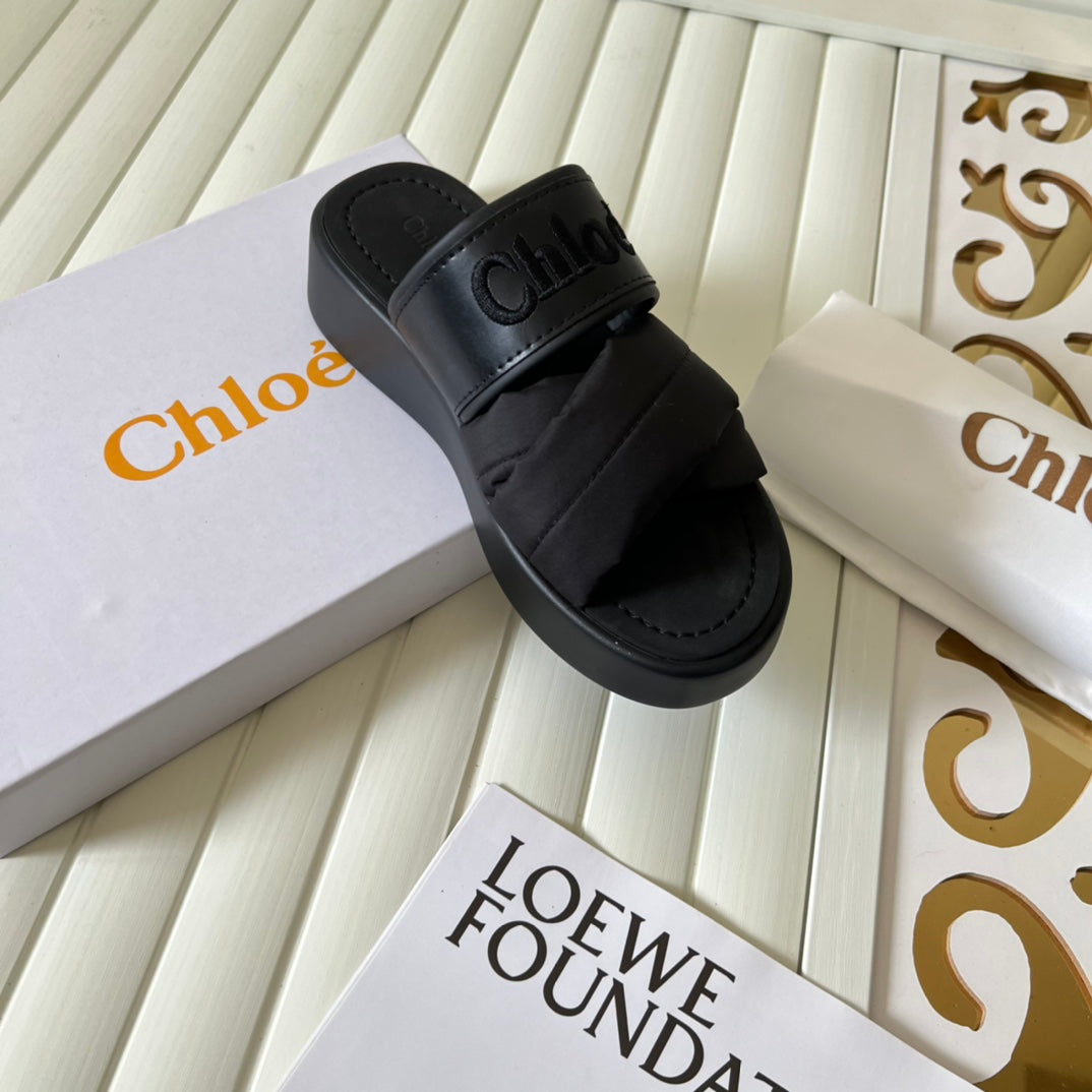 14B138ZDE Stylish Slippers