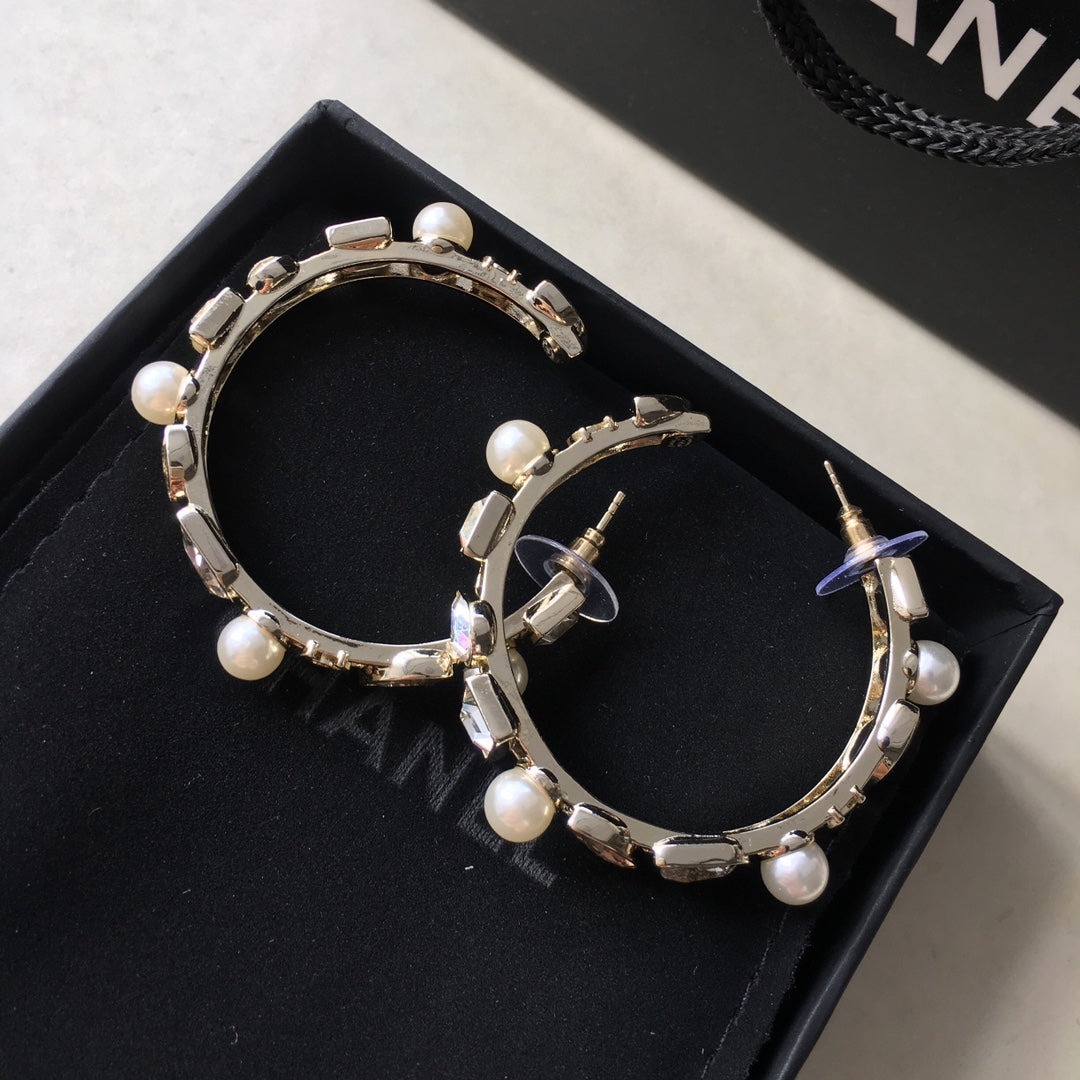 14C115EDE Stylish Earrings