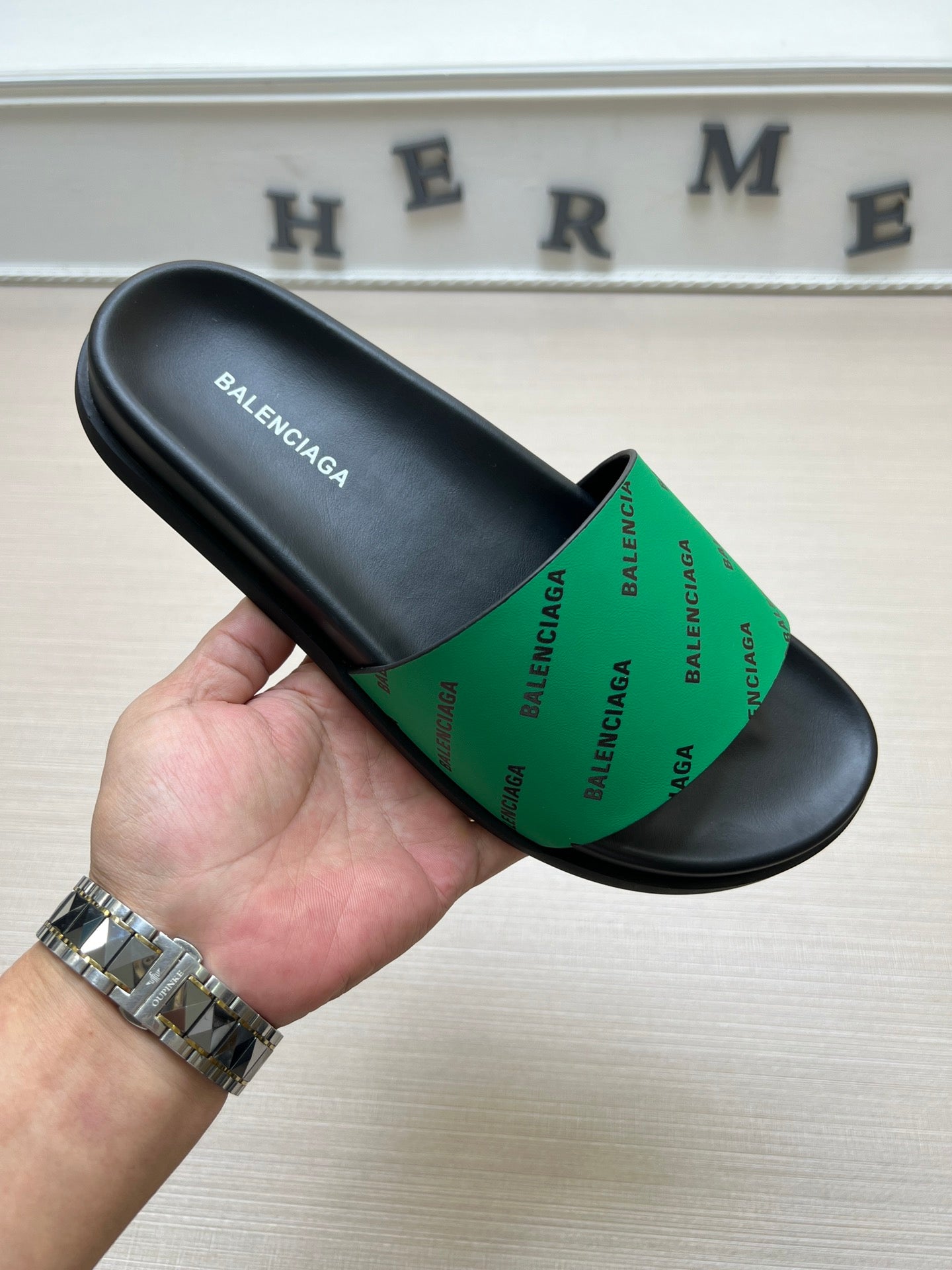 54J99ZDE Stylish slippers