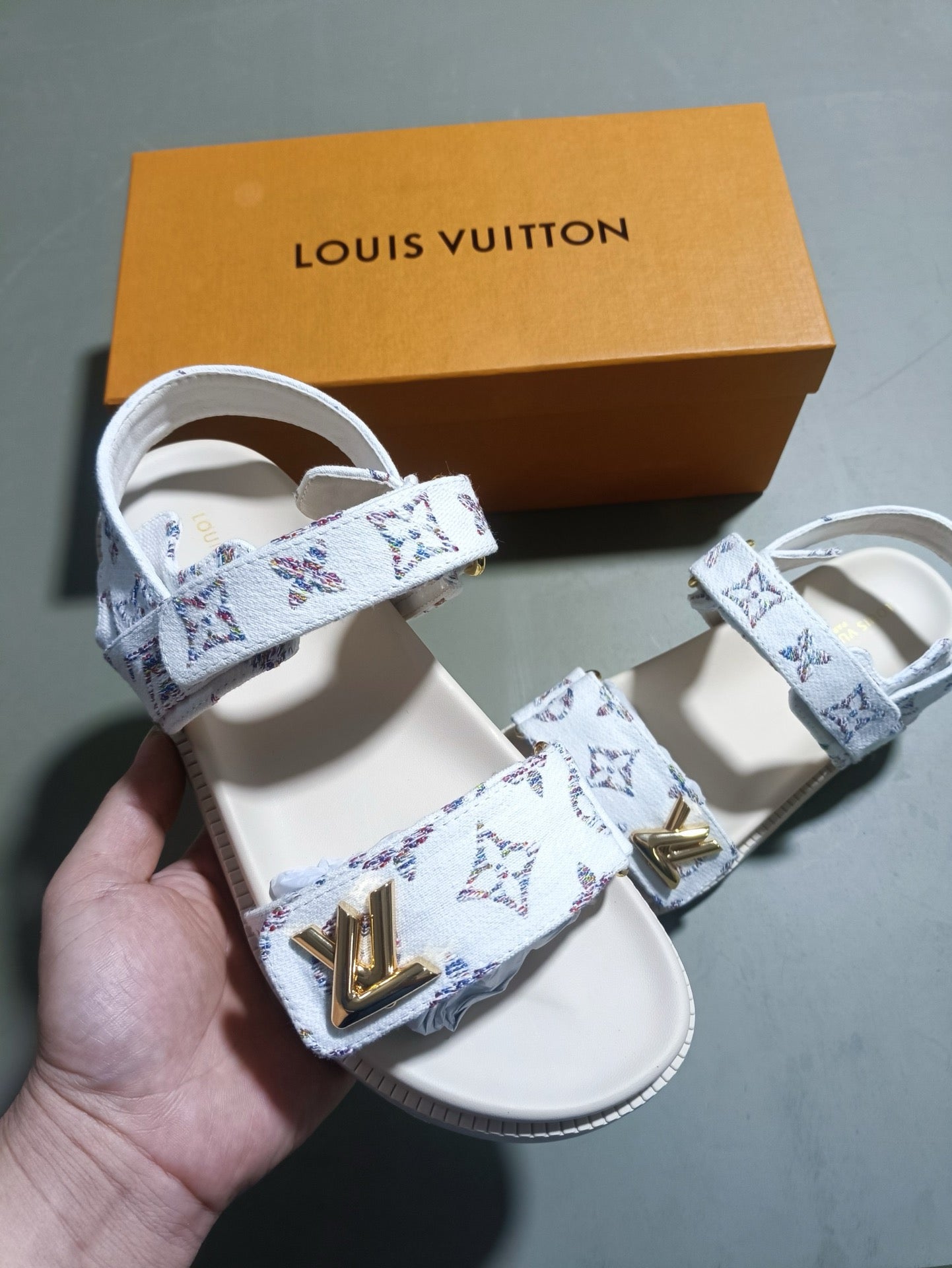 5LE211ZDE Stylish sandals