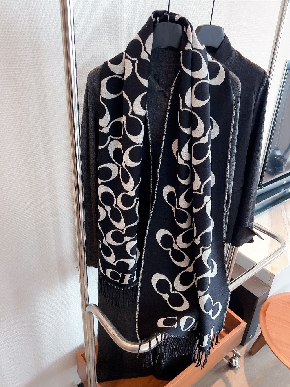 185ZA10WDE Stylish Winter Scarves